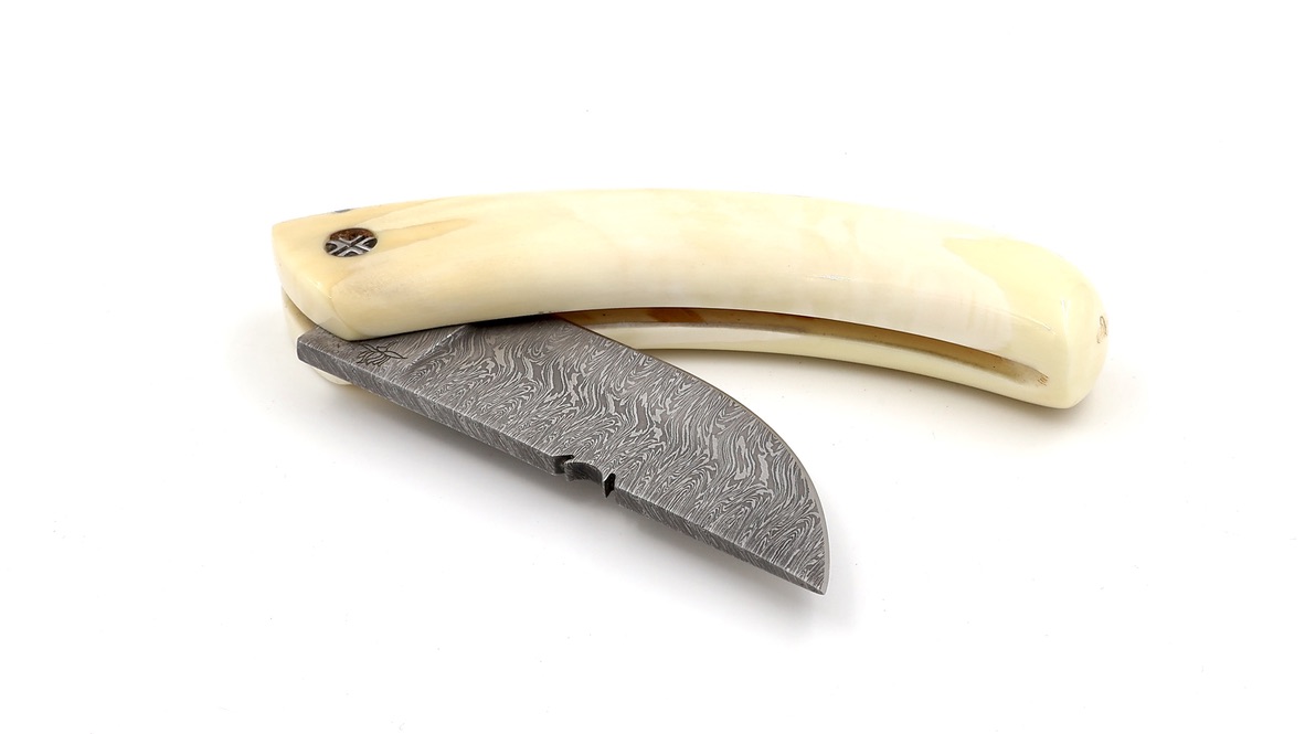 Coutellerie du Lotus Cornicciolu Wüstenwarzenschwein Elfenbein Explosions-Damast
