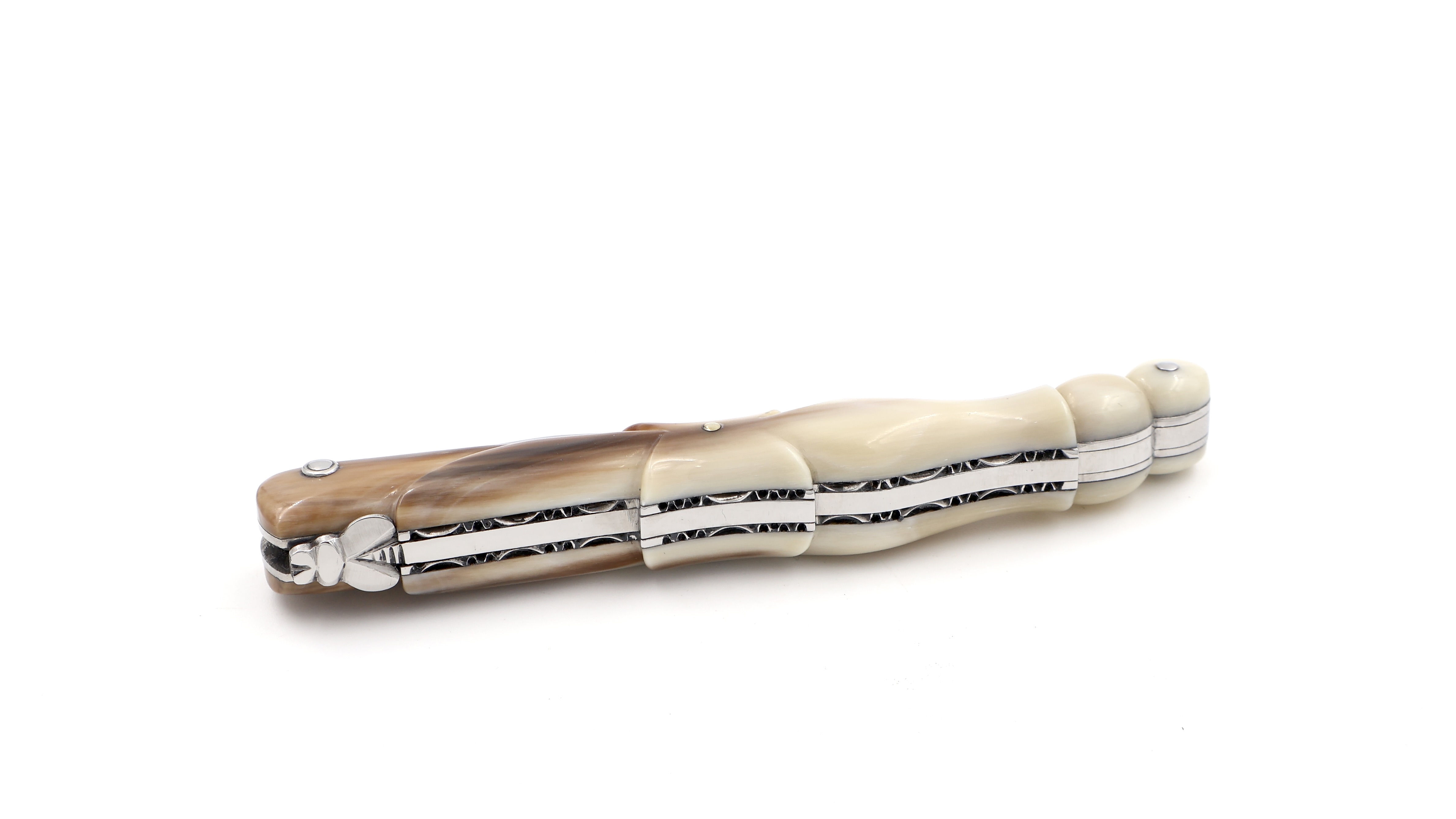 Laguiole en Aubrac Horn tip Pigeon wing with chiseled resort 12 cm