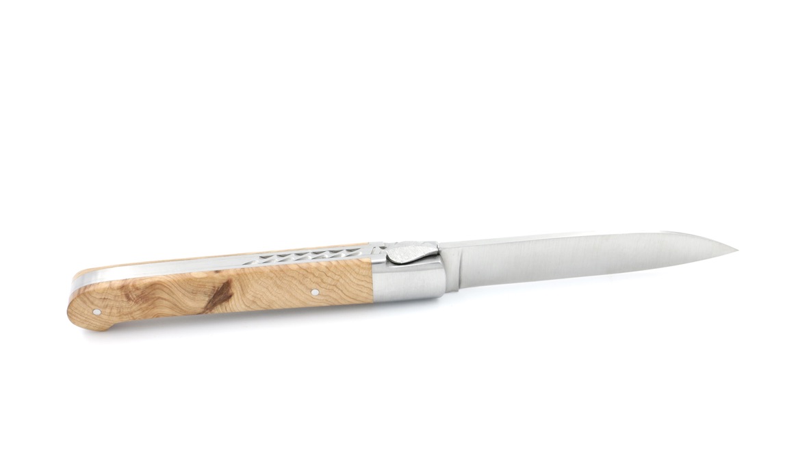 Sauveterre knife chiseled juniper