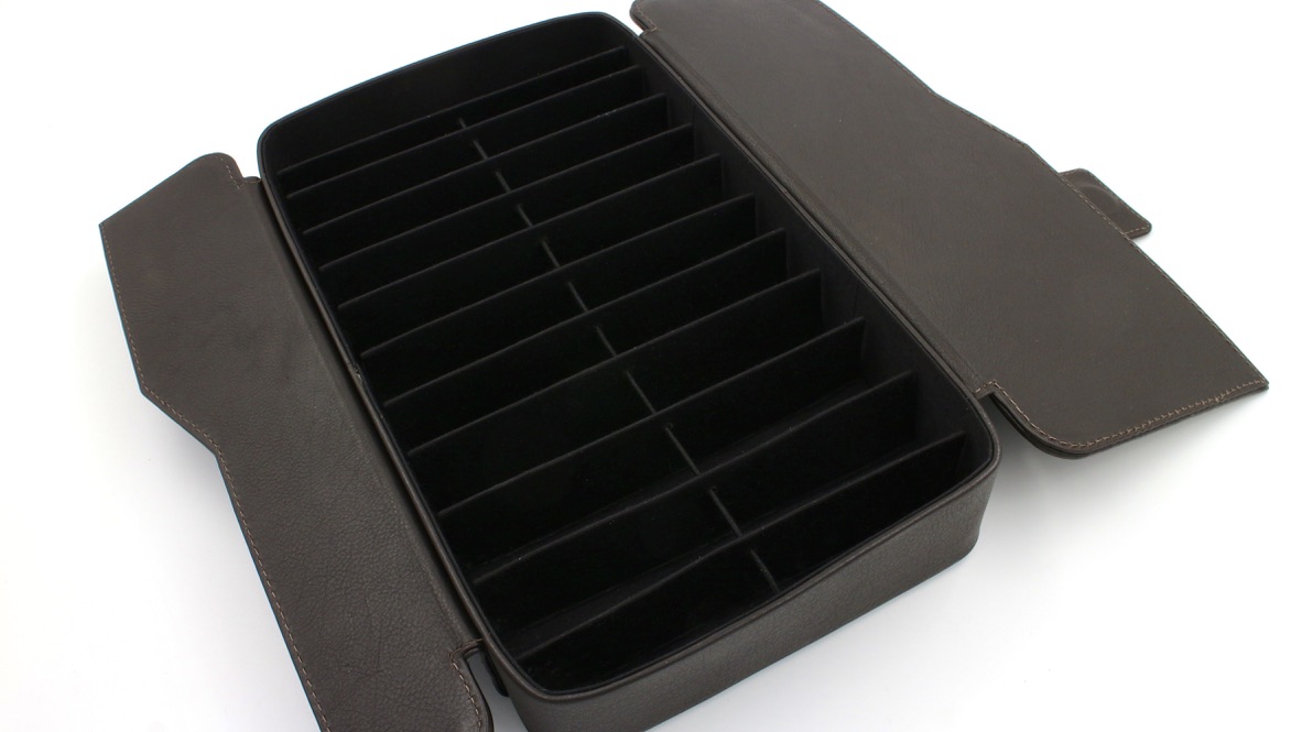 Laguiole en Aubrac leather box for 12 foldingknives
