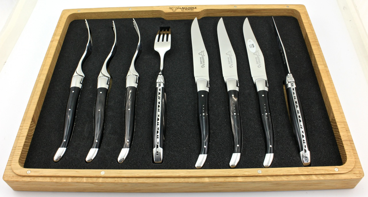 Laguiole en Aubrac Laguiole cutlery Set of 8 buffalo horn