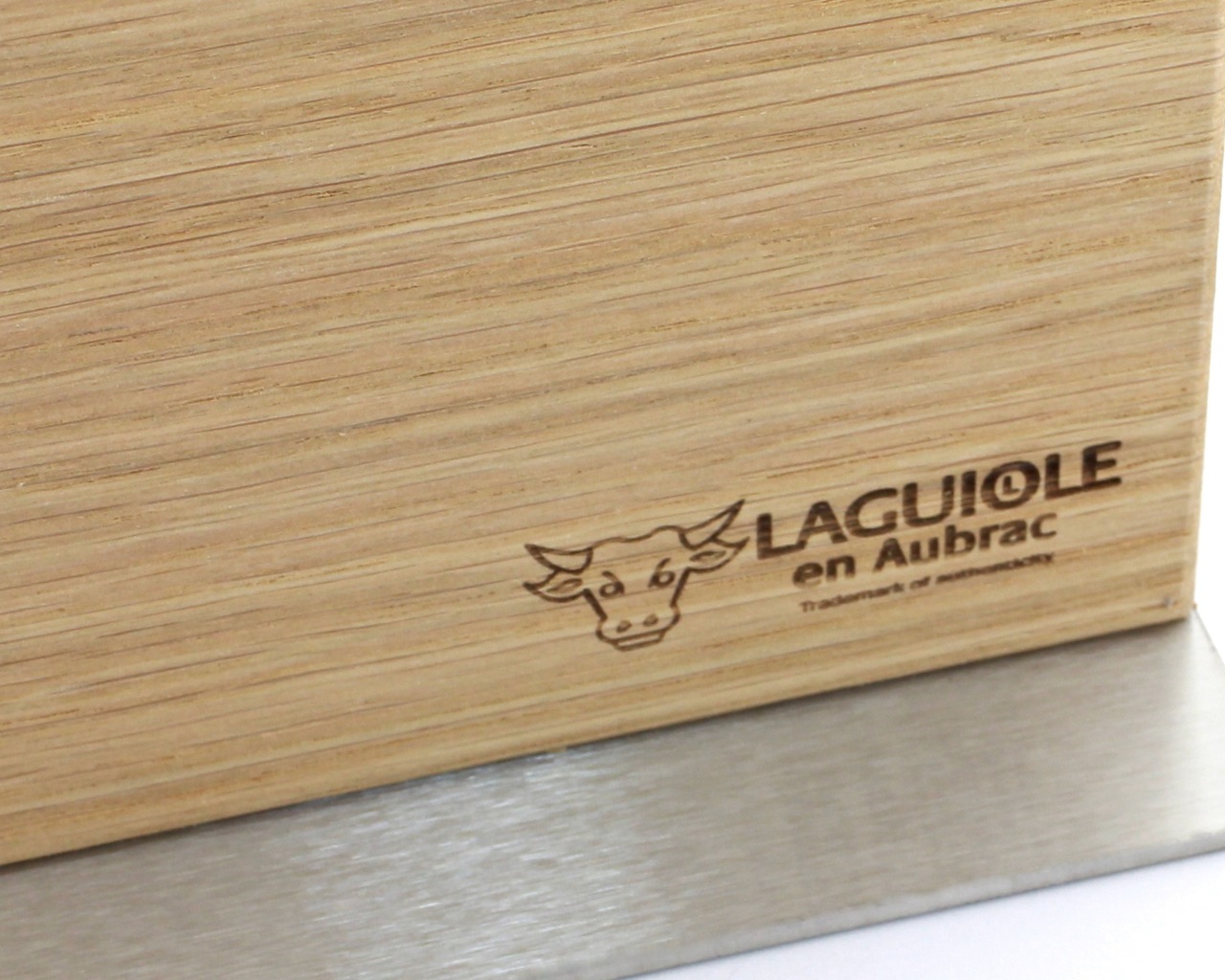 Laguiole en Aubrac magnetic oak bar for steak knives or cooking knives