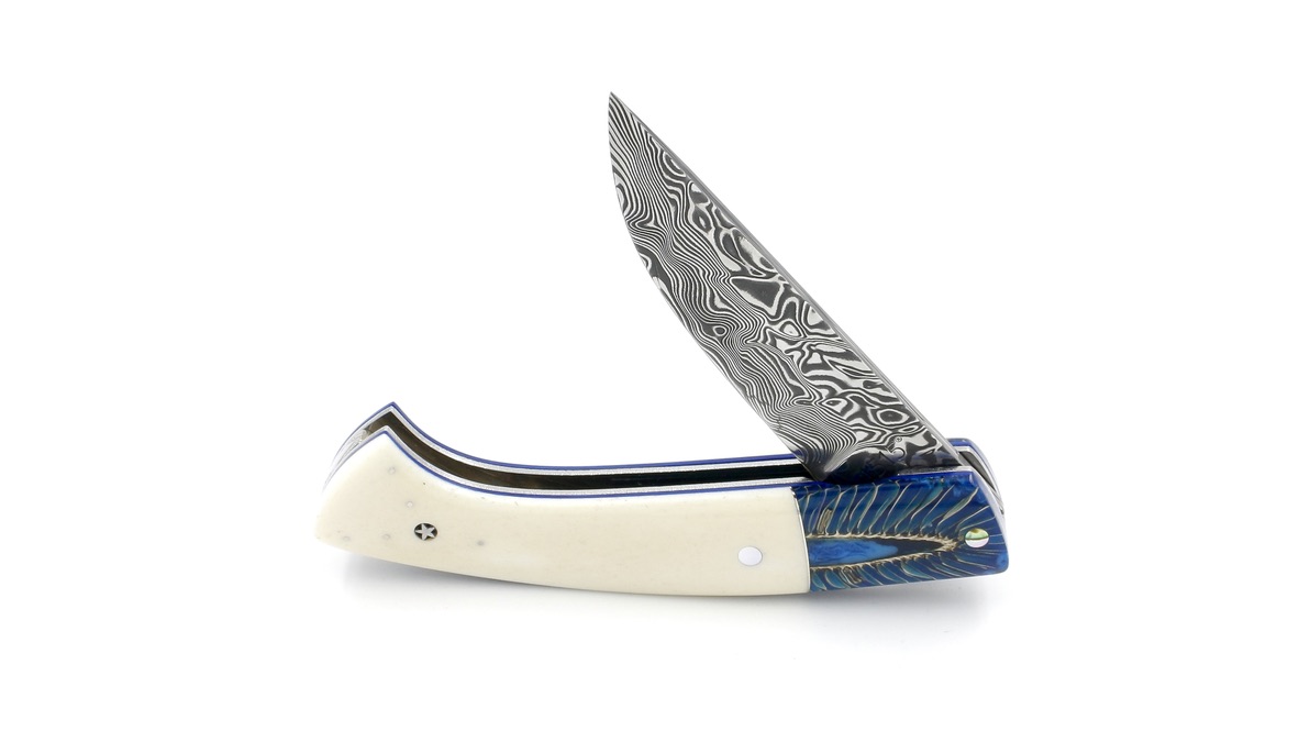 0E6B3222-CB9D-4952-A4EC-749931E4D501_1_105_c MANU LAPLACE 1515  Esprit Amérindiens bone Damastklinge