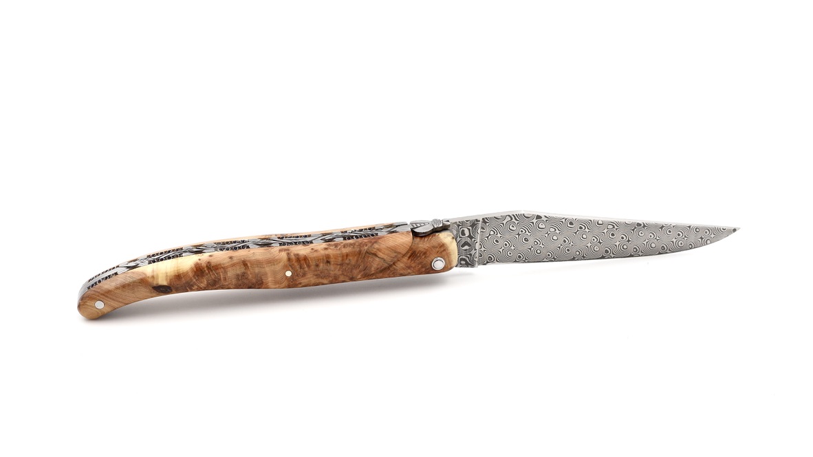 Laguiole en Aubrac damascus full handle juniper wood with double plates 12 cm