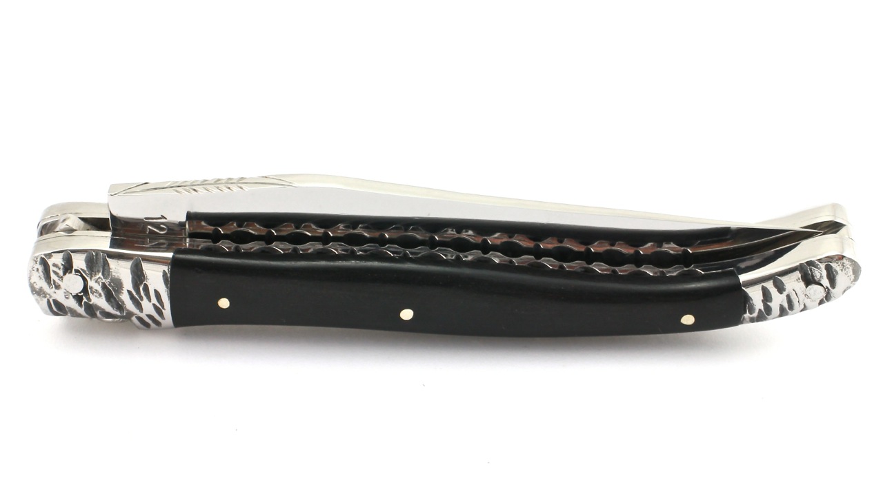 Ebenholz-gehammert-3 Laguiole en Aubrac ebony hammered bolsters doubleplates 12 cm