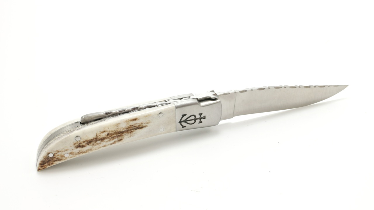 Le Camarguais knife stag horn with chiseled plates and blade 12 cm