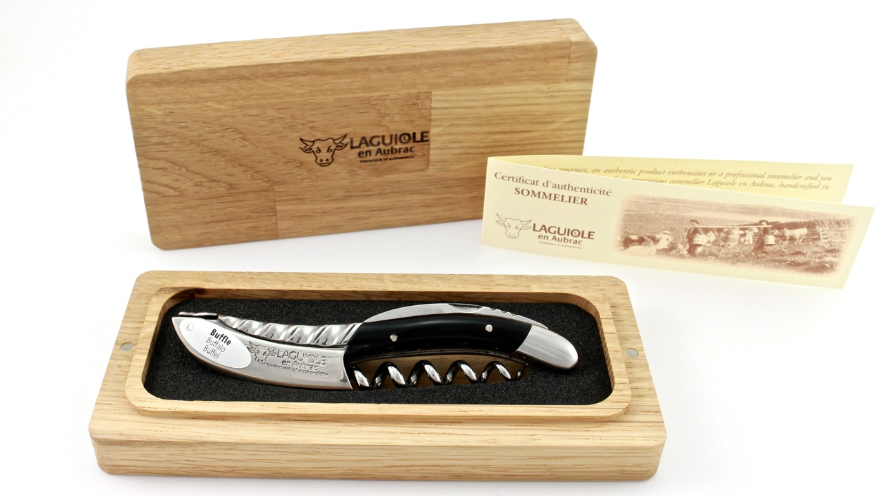 Laguiole en Aubrac Laguiole Sommelier knife Buffalohorn engraving Bosters Torsadé