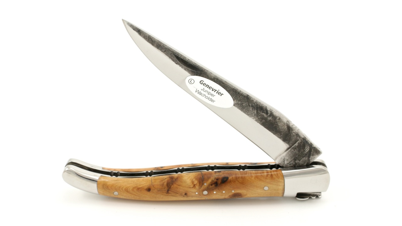 Laguiole en Aubrac Brut de Forge juniper chiseked plates brut de forge blade 12 cm