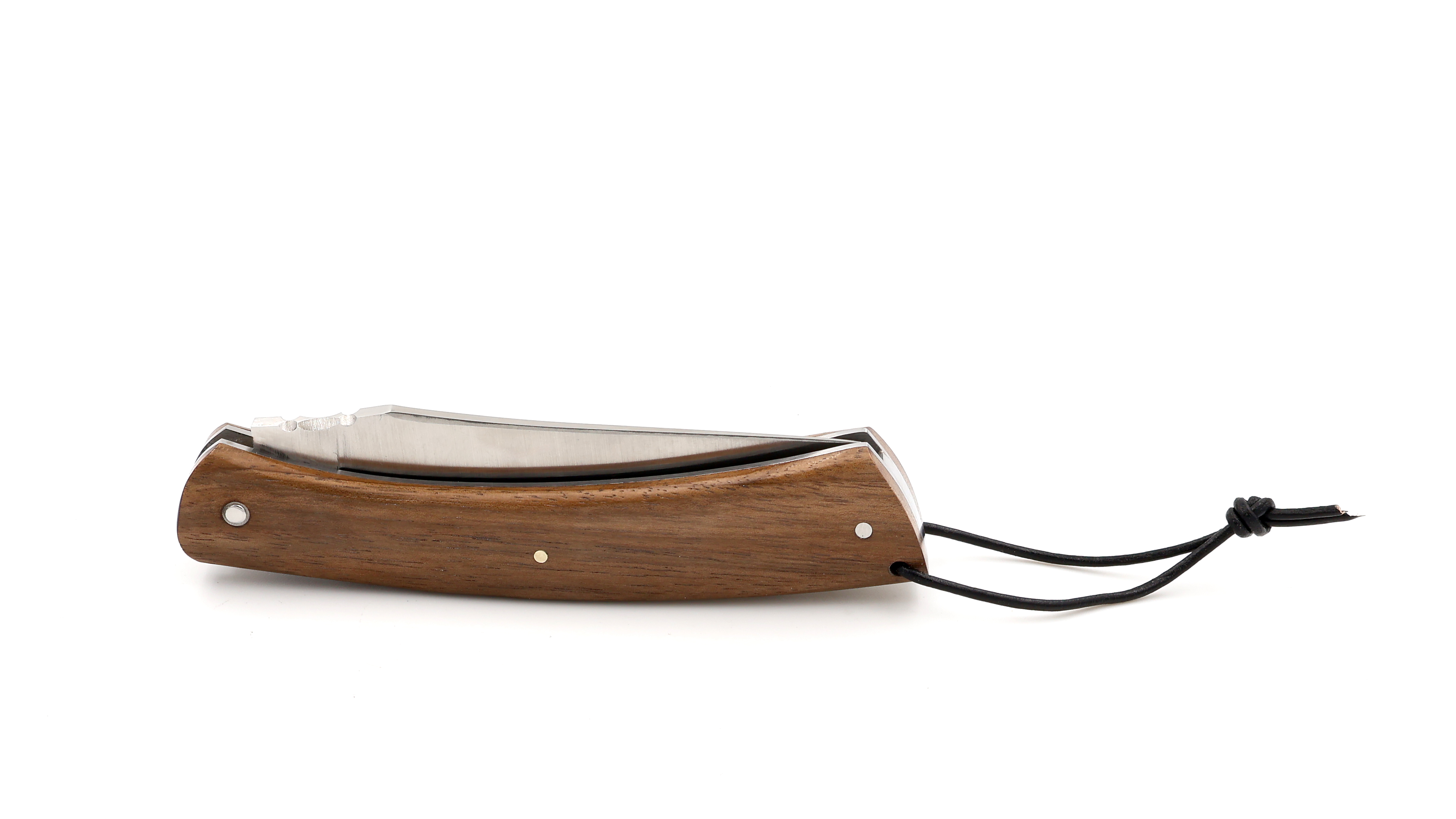 Laguiole en Aubrac CAMEMBERT knife walnut with guillochage