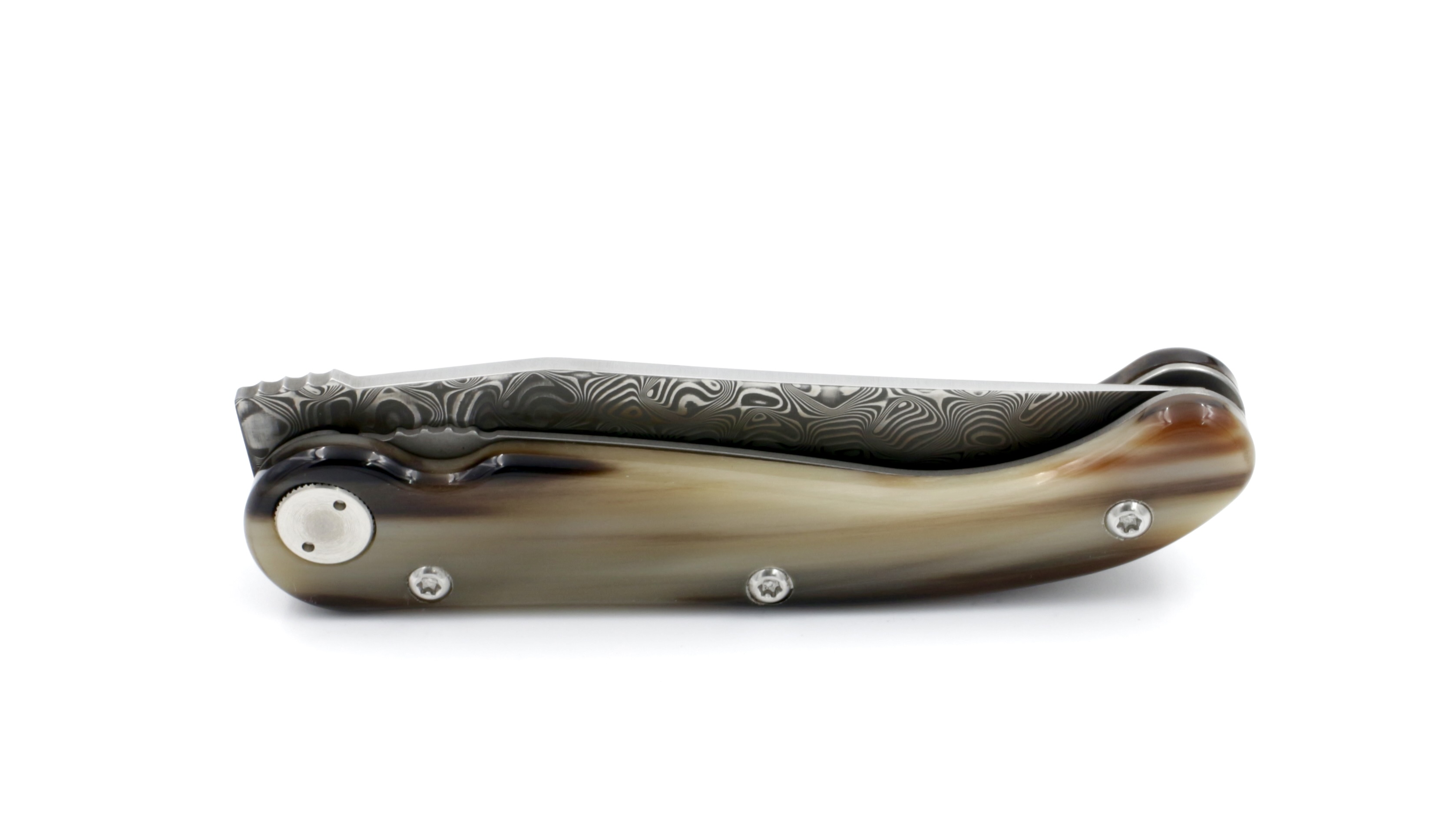 5D89FC5B-86CD-47B7-A211-F5863A5ED000_1_201_a Claude DOZORME Laguiole BAROUDEUR horn tip damascus blade