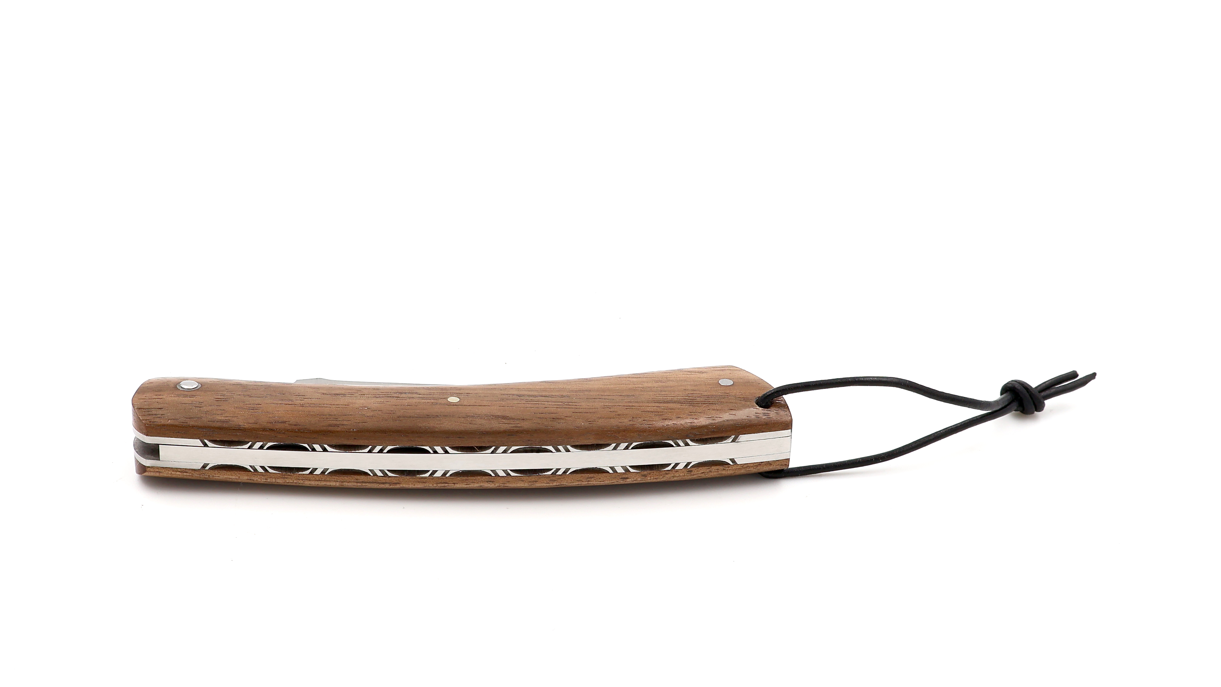 Laguiole en Aubrac CAMEMBERT knife walnut with guillochage