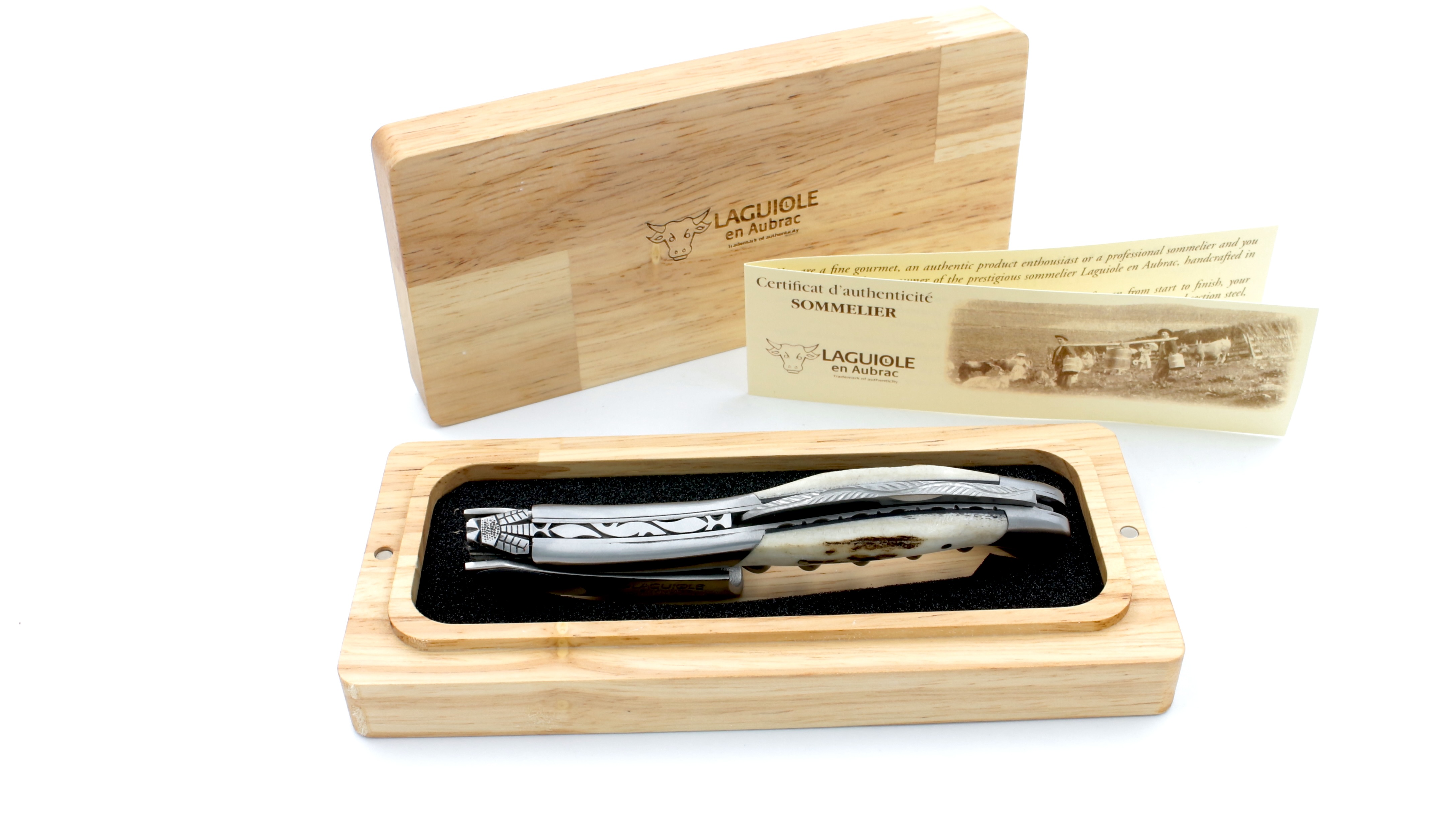 Laguiole en Aubrac Laguiole Sommelier knife stag horn with guillochage, special bee