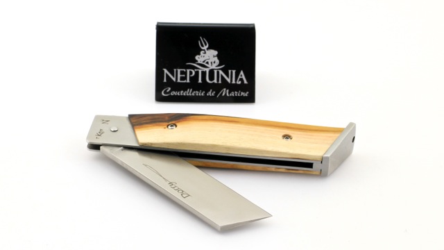 NEPTUNIA DORRY 12 cm pistachio wood