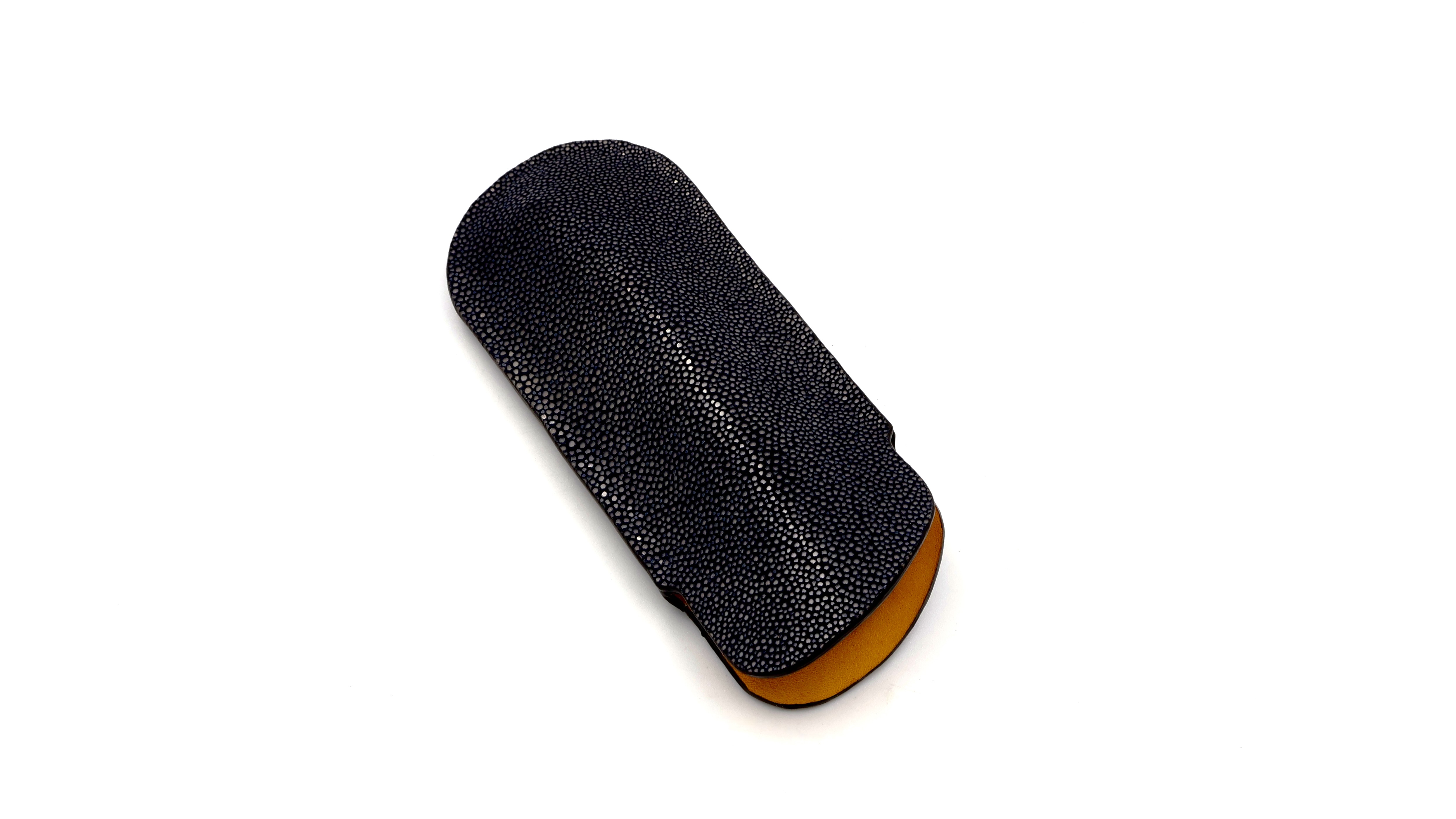 Atelier N°7 stingray leather black 14,5 cm