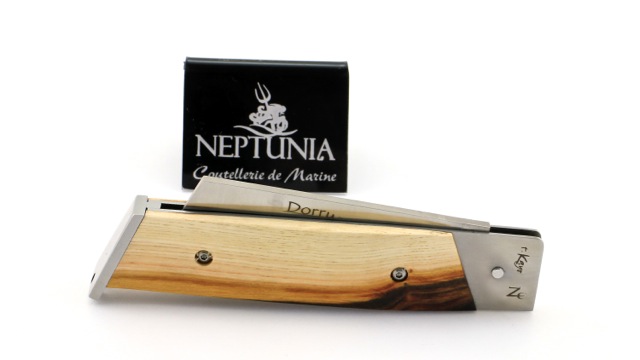 NEPTUNIA DORRY 12 cm pistachio wood
