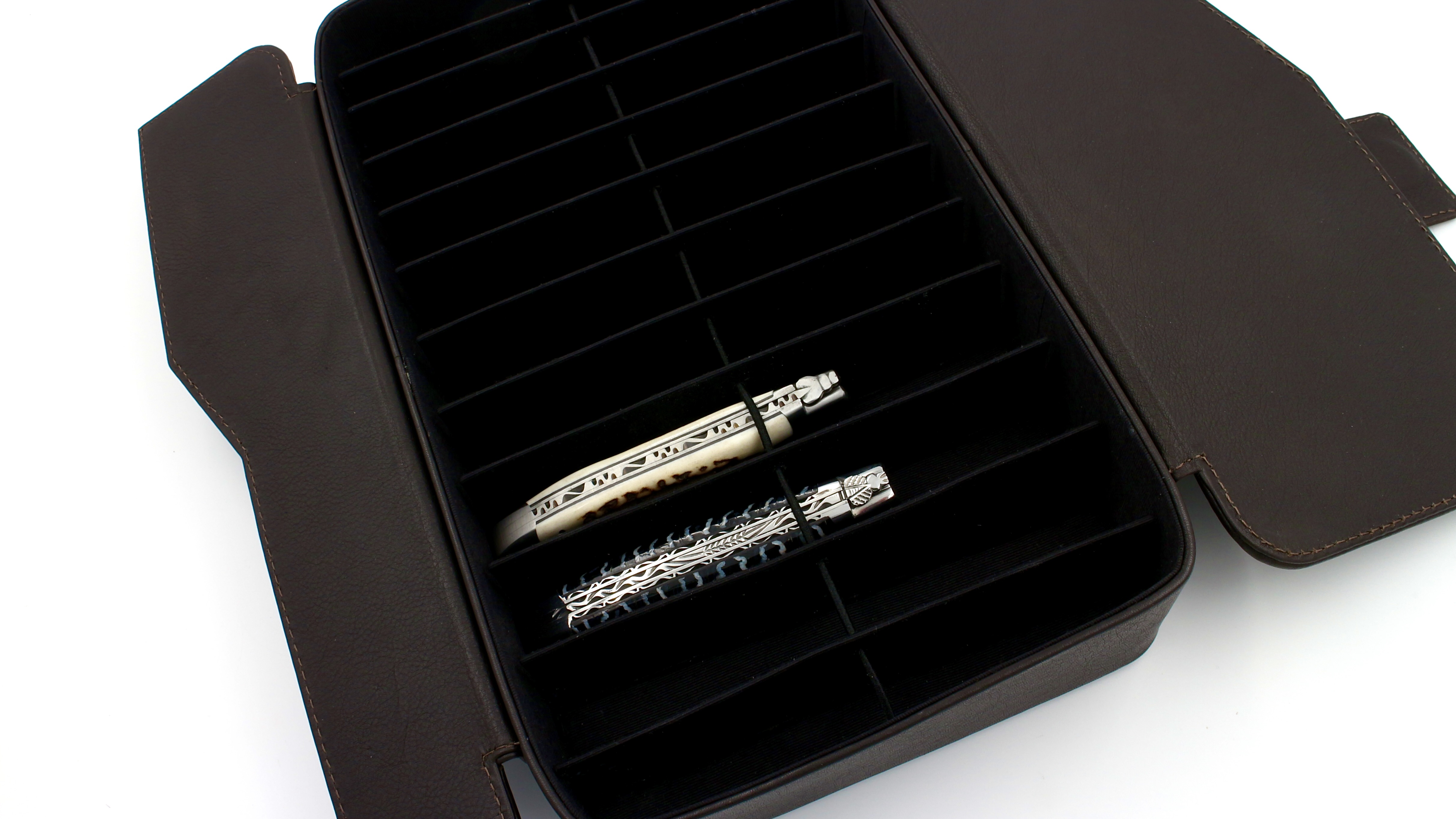 Laguiole en Aubrac leather box for 12 foldingknives