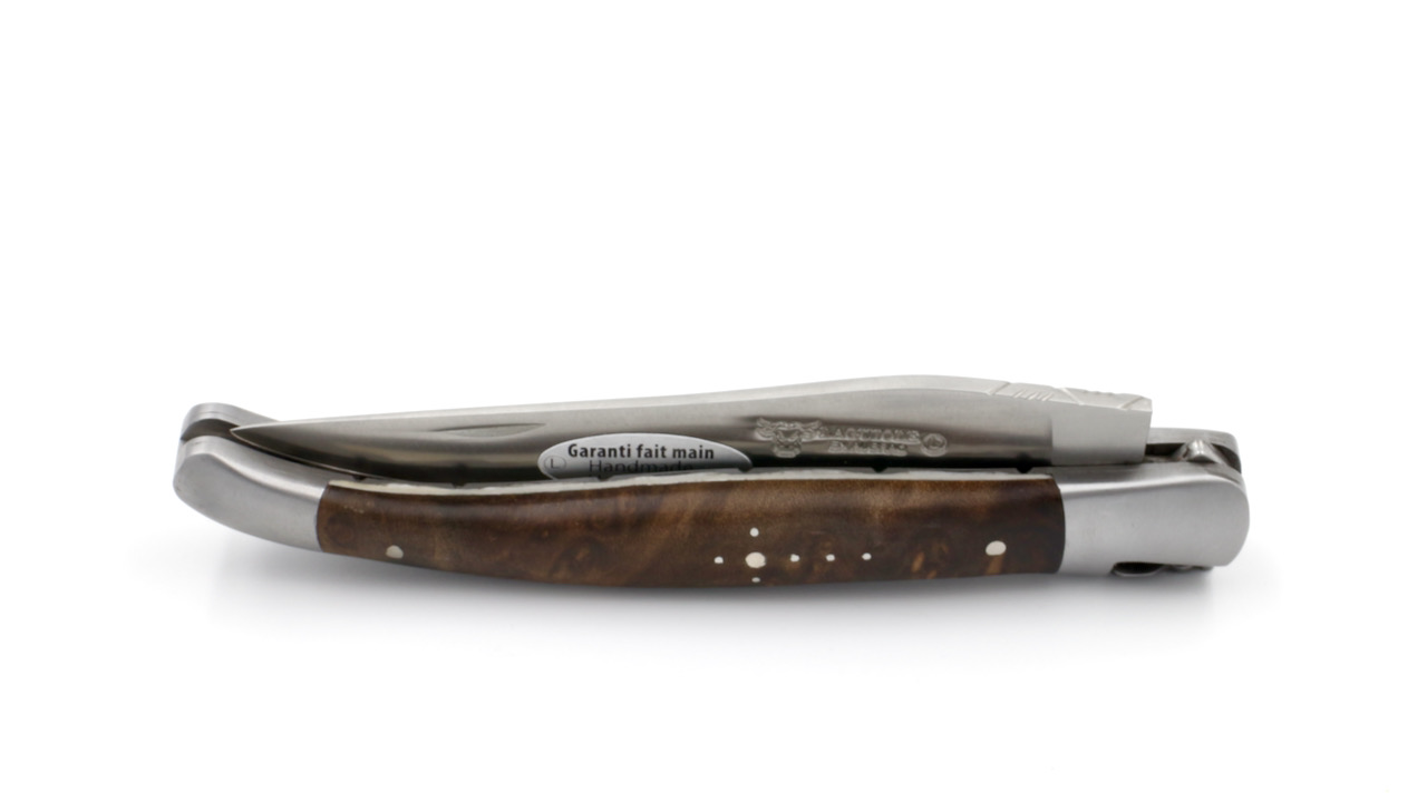 Laguiole en Aubrac laguiole knife chiseled plates laurel wood12 cm