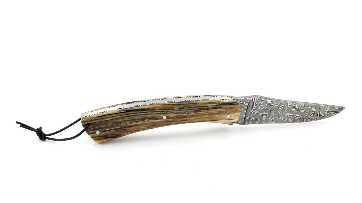Laguiole en Aubrac CAMEMBERT knife aubrac beech wood with guillochage DSC® Carbondamast