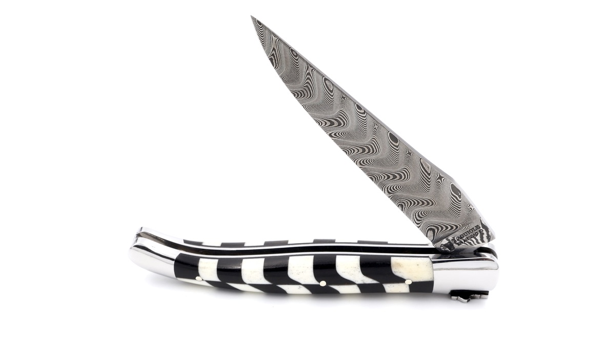 Laguiole en Aubrac freemason cow bone and Ebony  DSC® damascus 12 cm Laguiole en Aubrac freemason cow bone and Ebony  DSC® damascus 12 cm