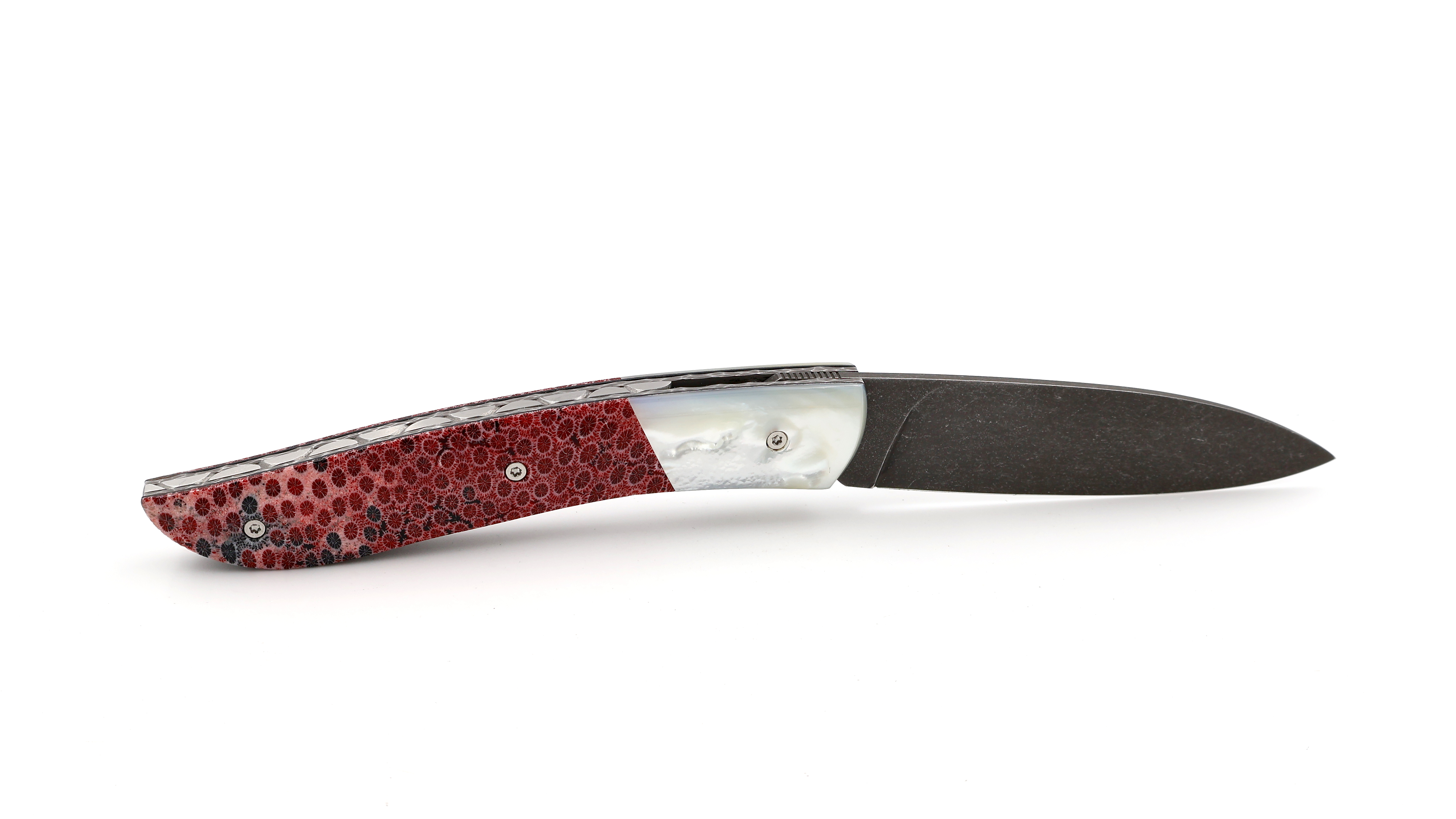 Atelier NÉVÉ Tim Bernard mother of pearl and coral stonewashed blade
