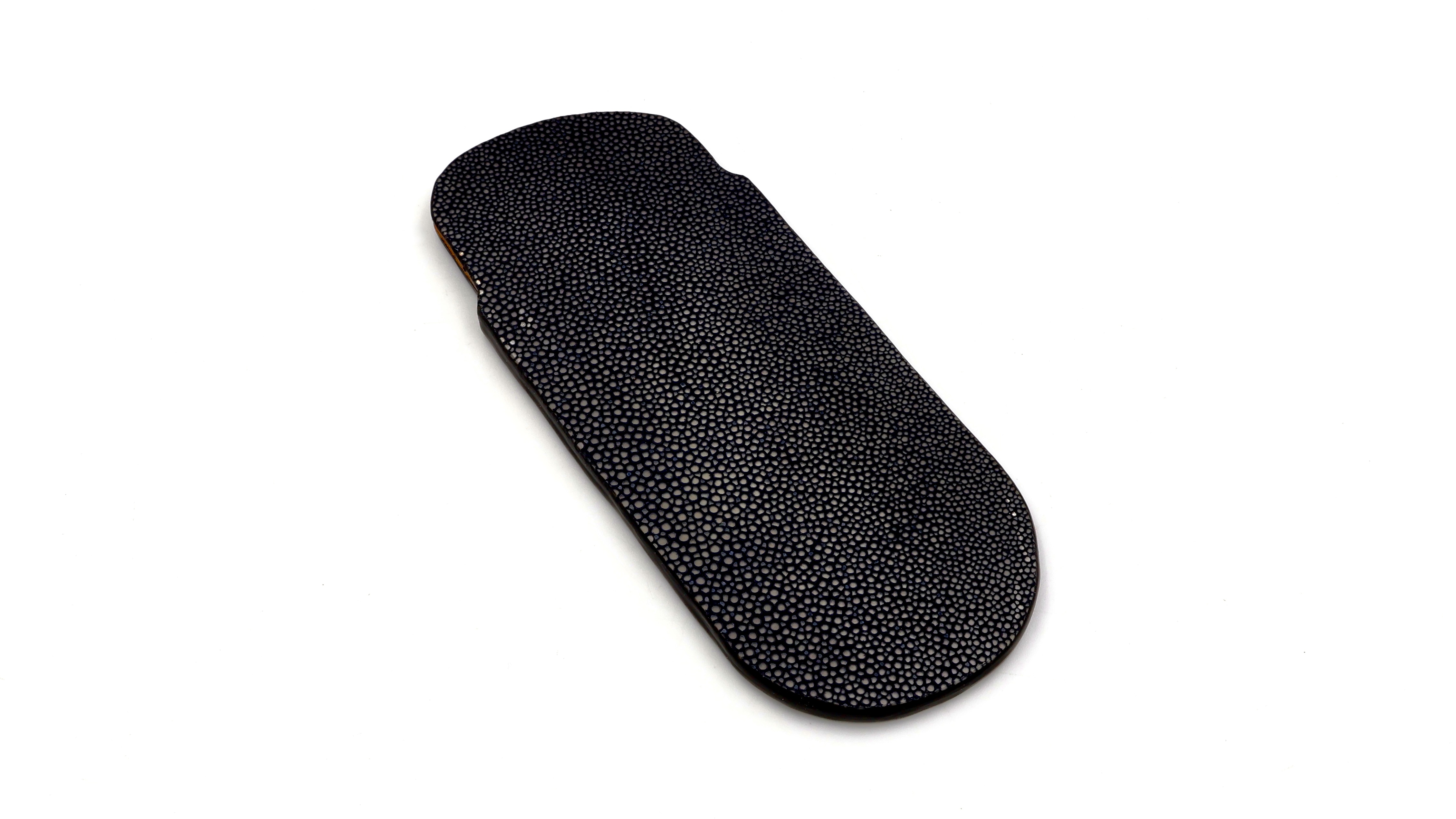 Atelier N°7 stingray leather black 14,5 cm