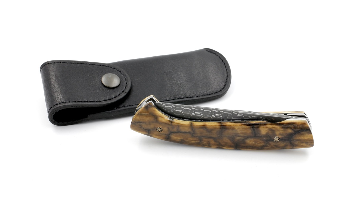 69E06195-A400-4823-B3EB-34BD25341A19_1_105_c MANU LAPLACE 1515 CUSTOM  mammothivory  Damascus blade
