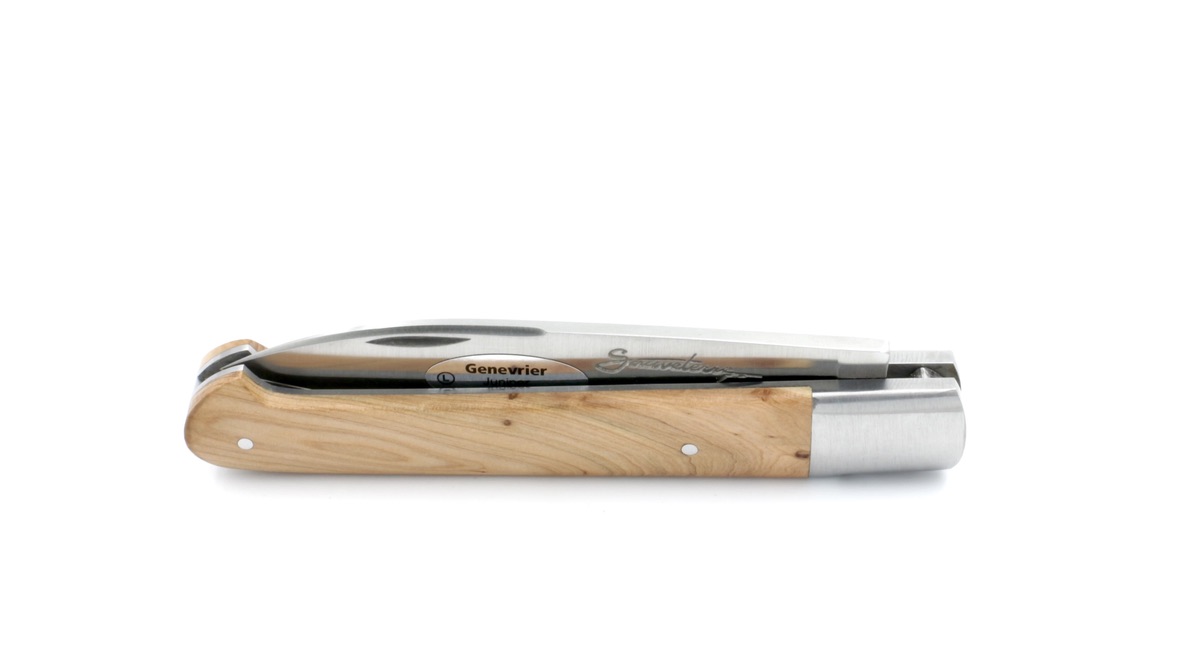 Sauveterre knife chiseled juniper