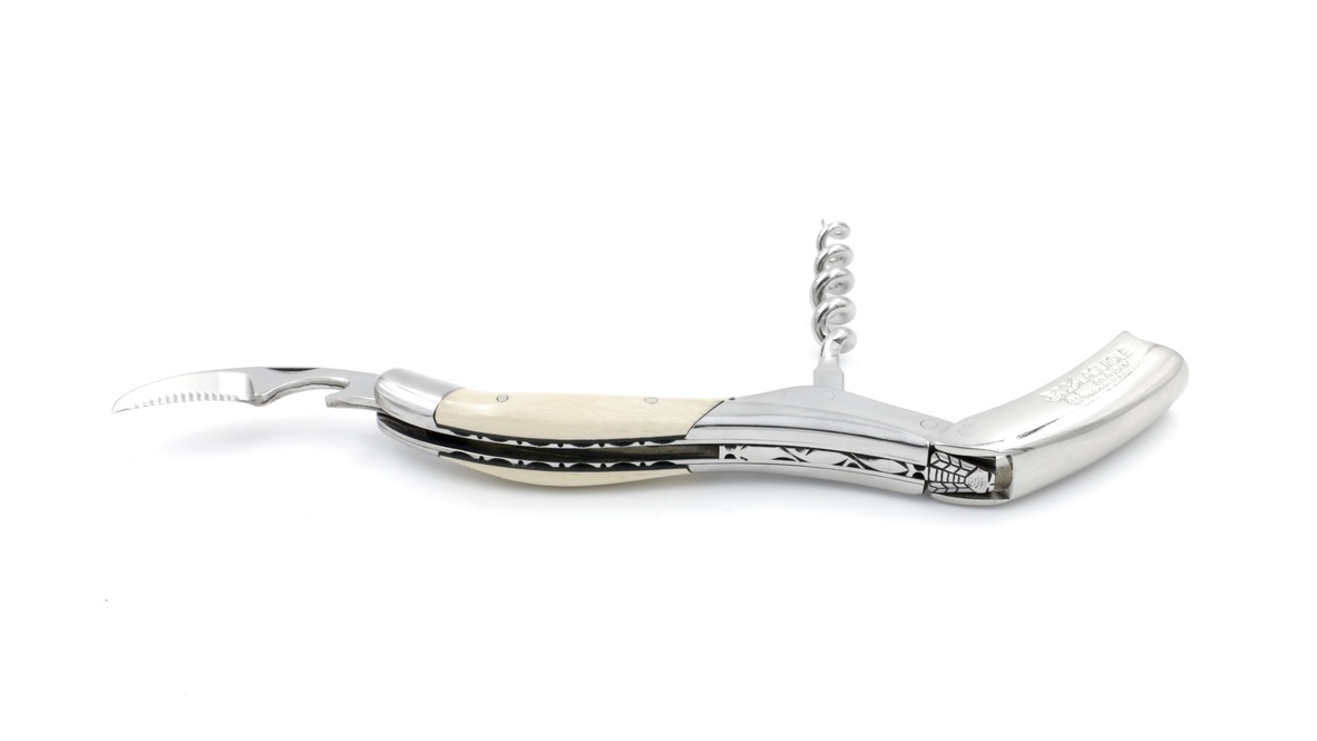 D3AADA42-AD08-4325-AE21-1C5A3AAD1DAF_1_105_c Laguiole en Aubrac Laguiole Sommelier knife mammothivory with guillochage, special bee