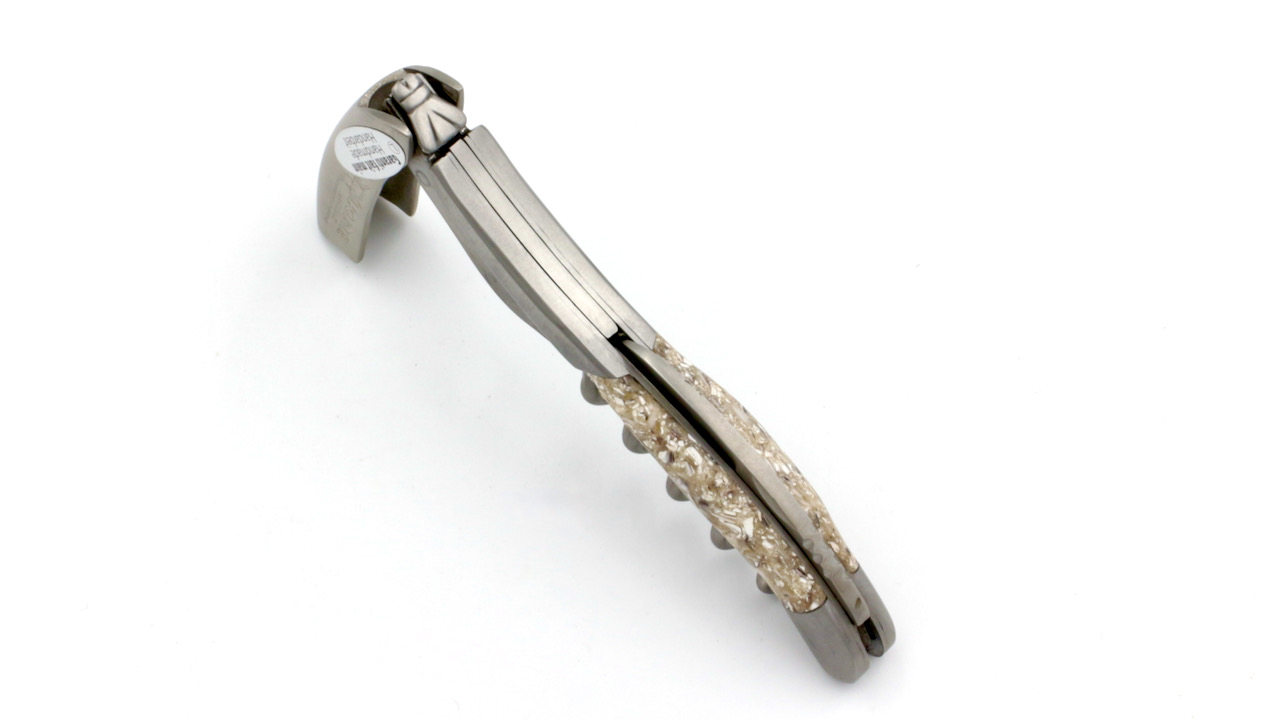 IMG_3251 Laguiole en Aubrac Laguiole Sommelier knife oyster shells