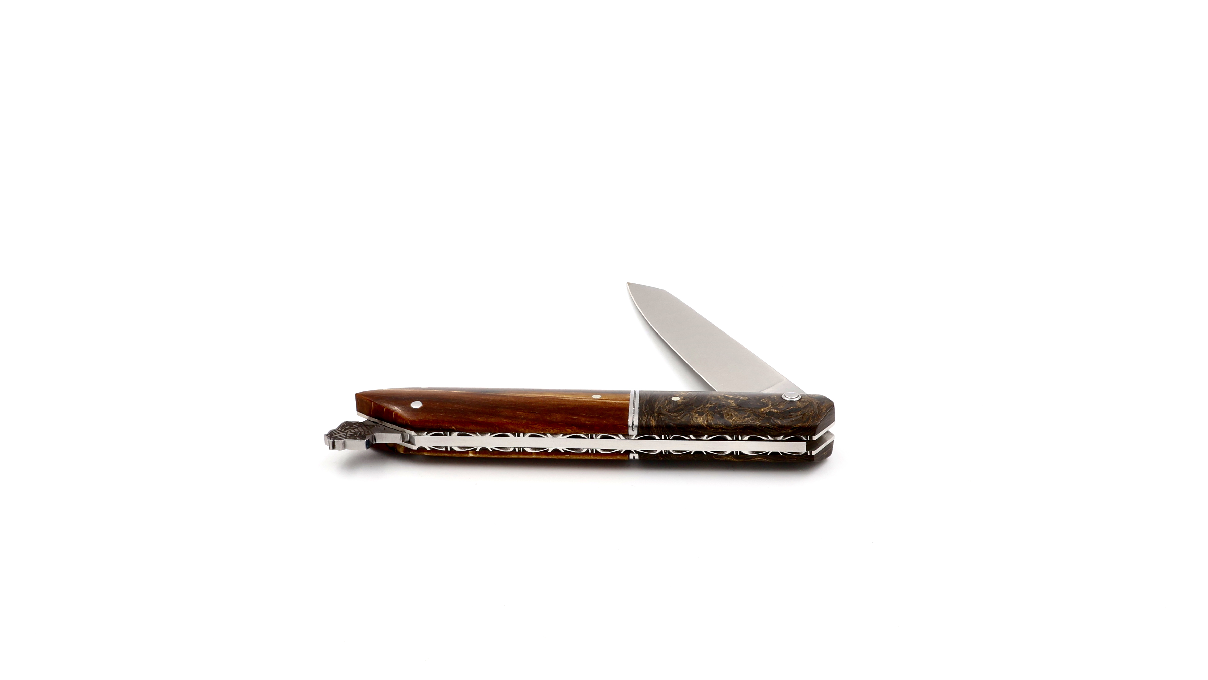 Laguiole en Aubrac BEE BACK unique piece carbonfiber and Aubrac wood 