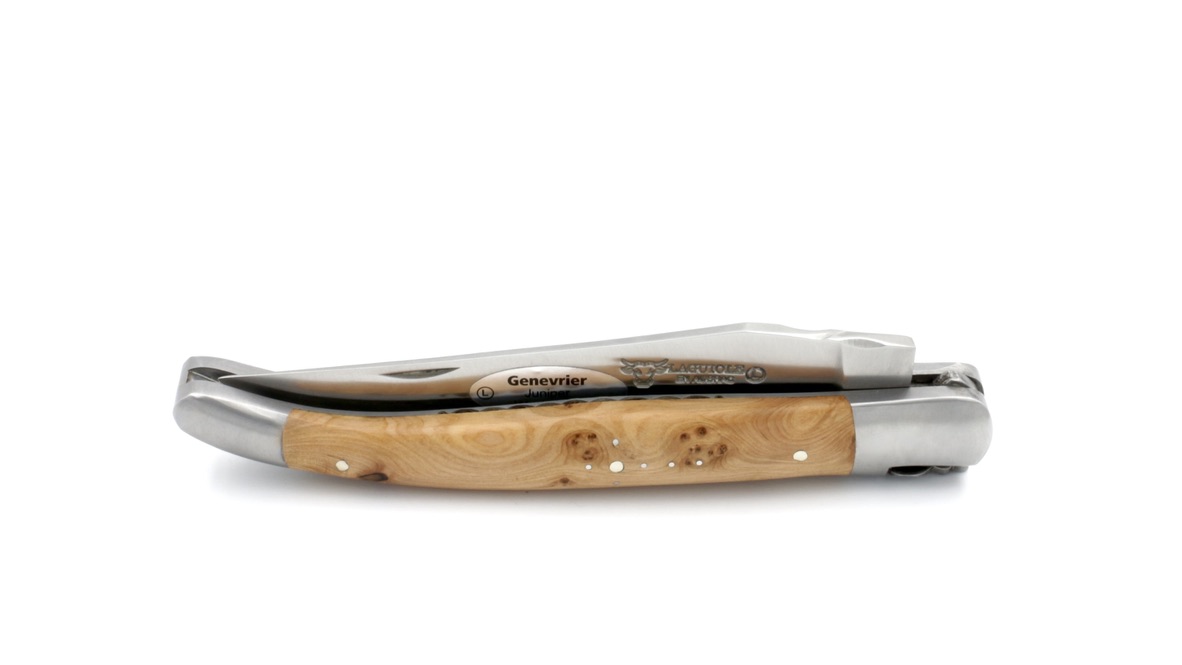 7A15A21D-C440-46F7-BE36-8C4098A57FA5_1_105_c Laguiole en Aubrac Juniper chiseled plates 12 cm