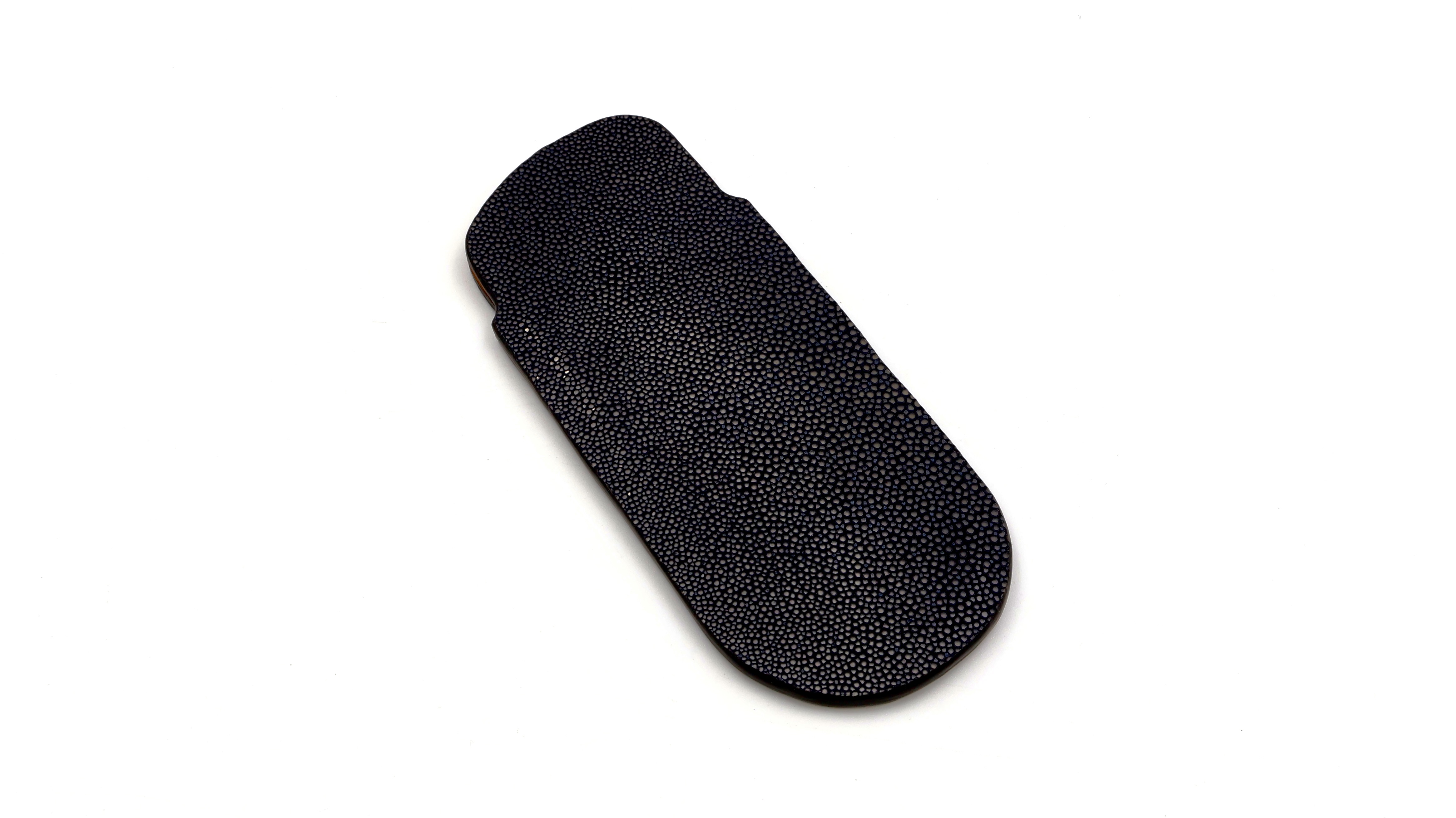 Atelier N°7 stingray leather black 14,5 cm