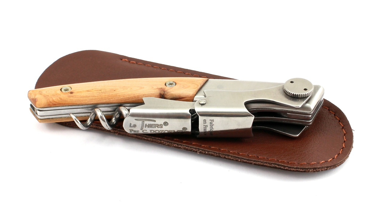 clos-thiers-wacholder Claude DOZORME Le Thiers sommelier knife juniper wood