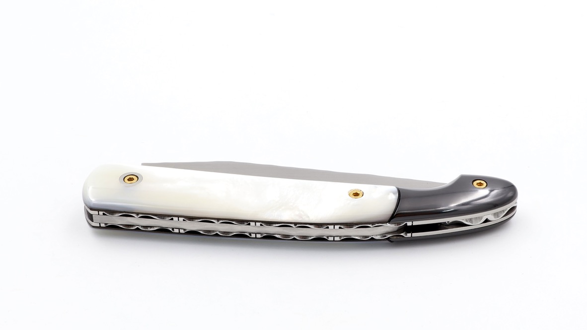 Atelier Odae Le PASSAGER mother of pearl and zirconium