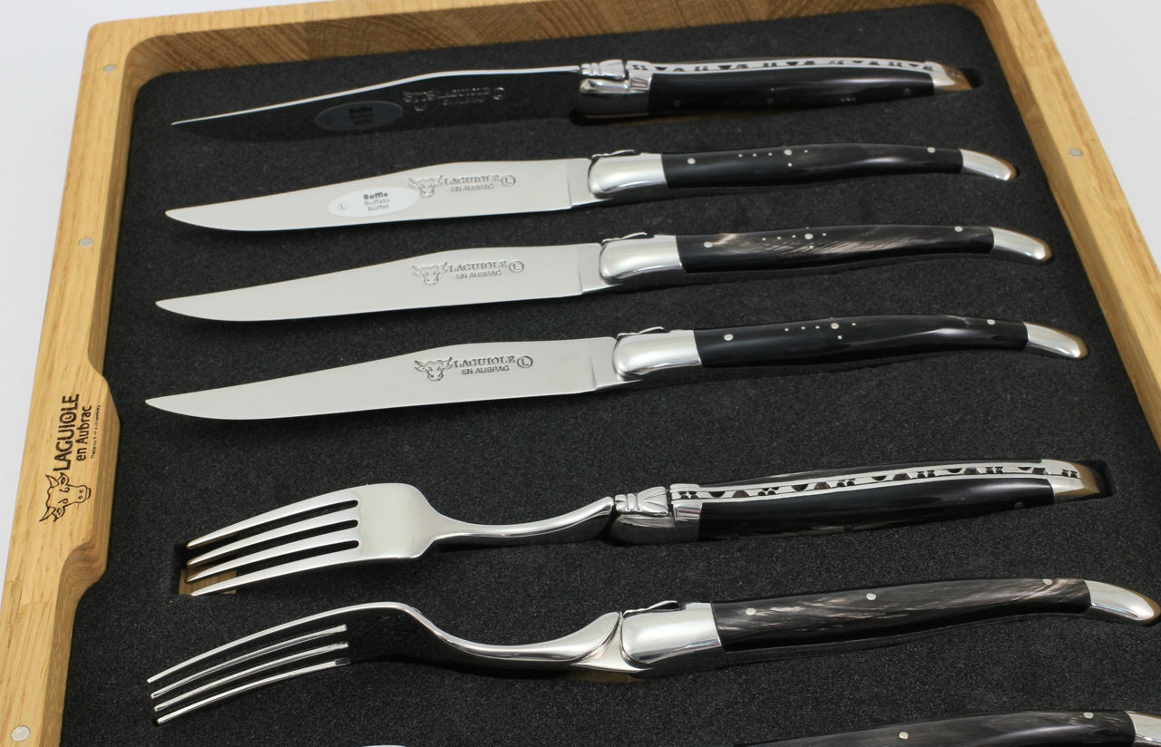 Laguiole en Aubrac Laguiole cutlery Set of 8 buffalo horn