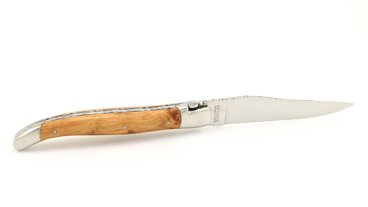 Laguiole en Aubrac juniper completely chiseled 12 cm shiny