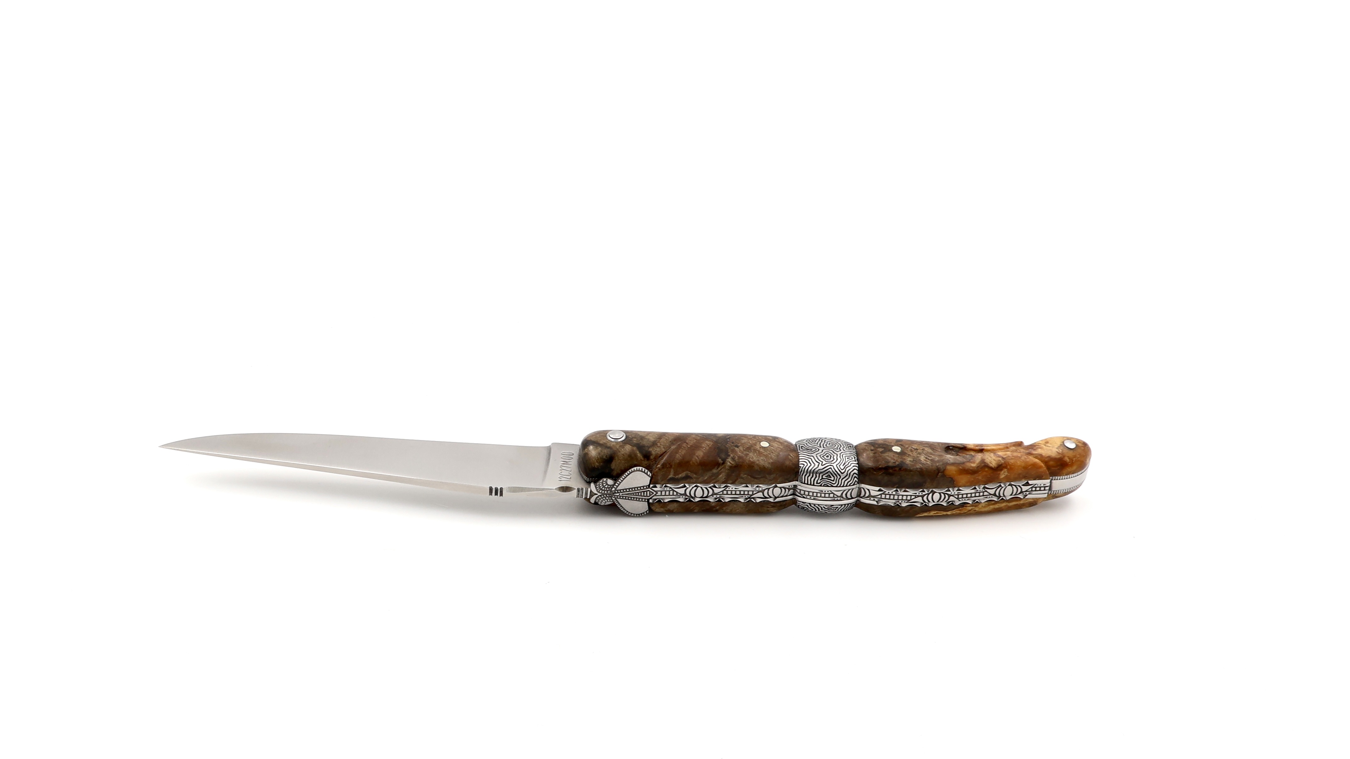 Laguiole en Aubrac Laguiole knife burl of beech wood 12 cm 