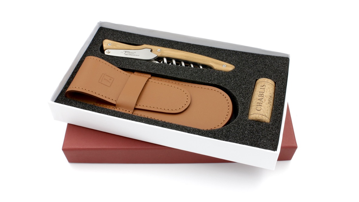 8E032987-CC4E-4811-8FF2-EDC4022B4B7C_1_105_c Chambriard Thiers sommelier knife olive wood