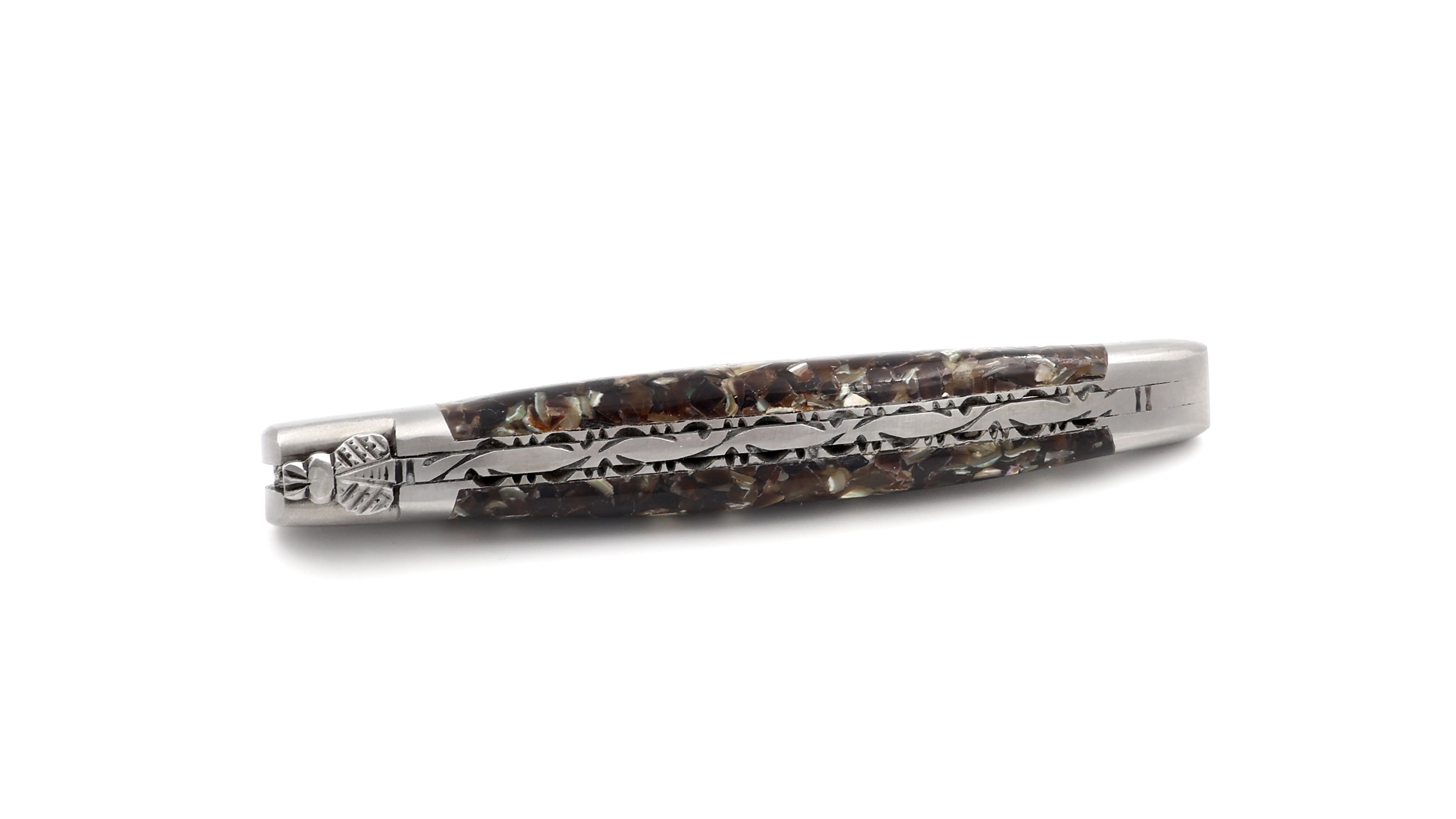 Laguiole en Aubrac abalone & mussel shell handcarved plates 12 cm