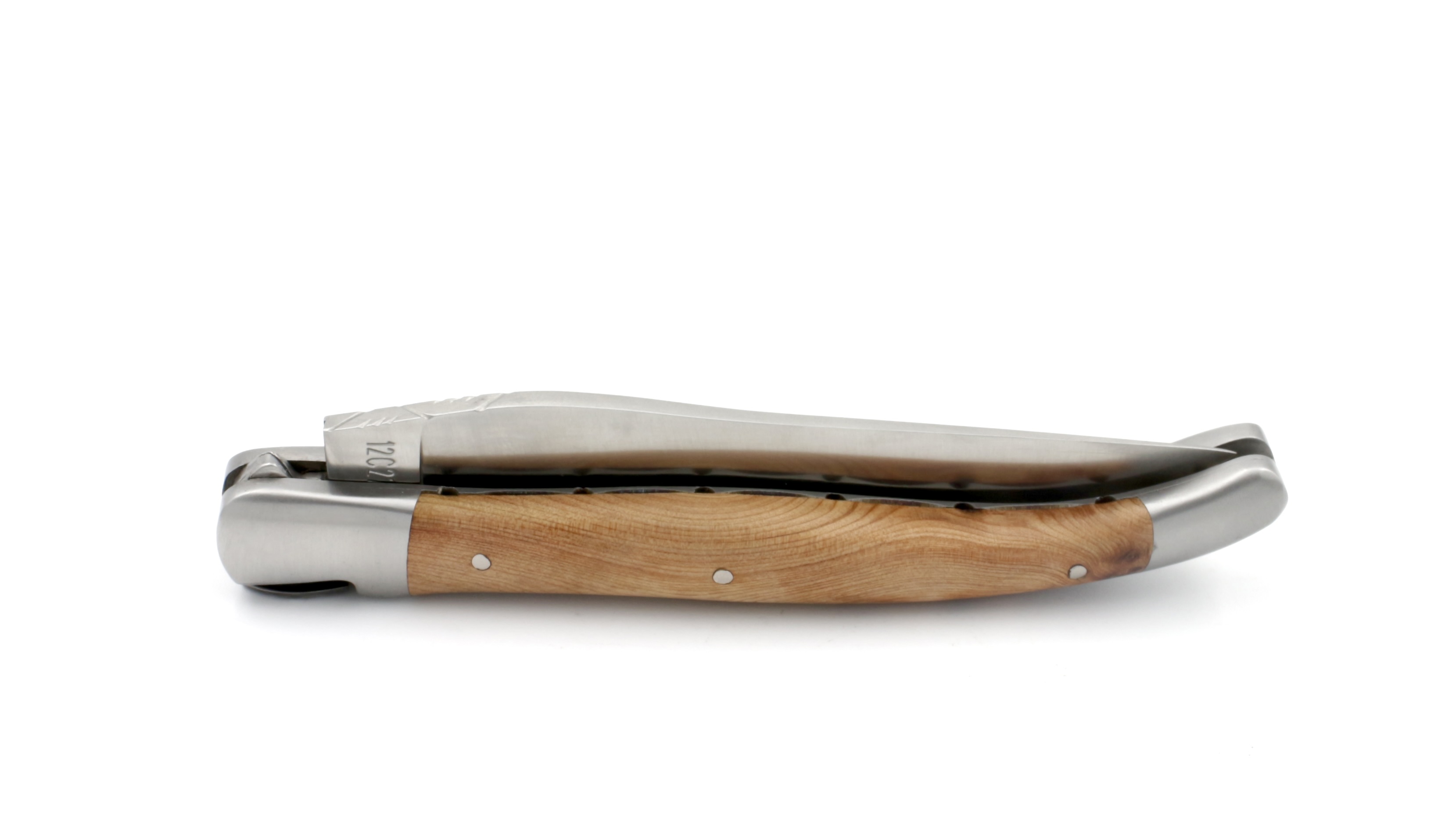 1C14E536-5F74-4F1D-96F6-BC78C8248006_1_201_a Laguiole en Aubrac Juniper cross Occitan chiseled plates 12 cm