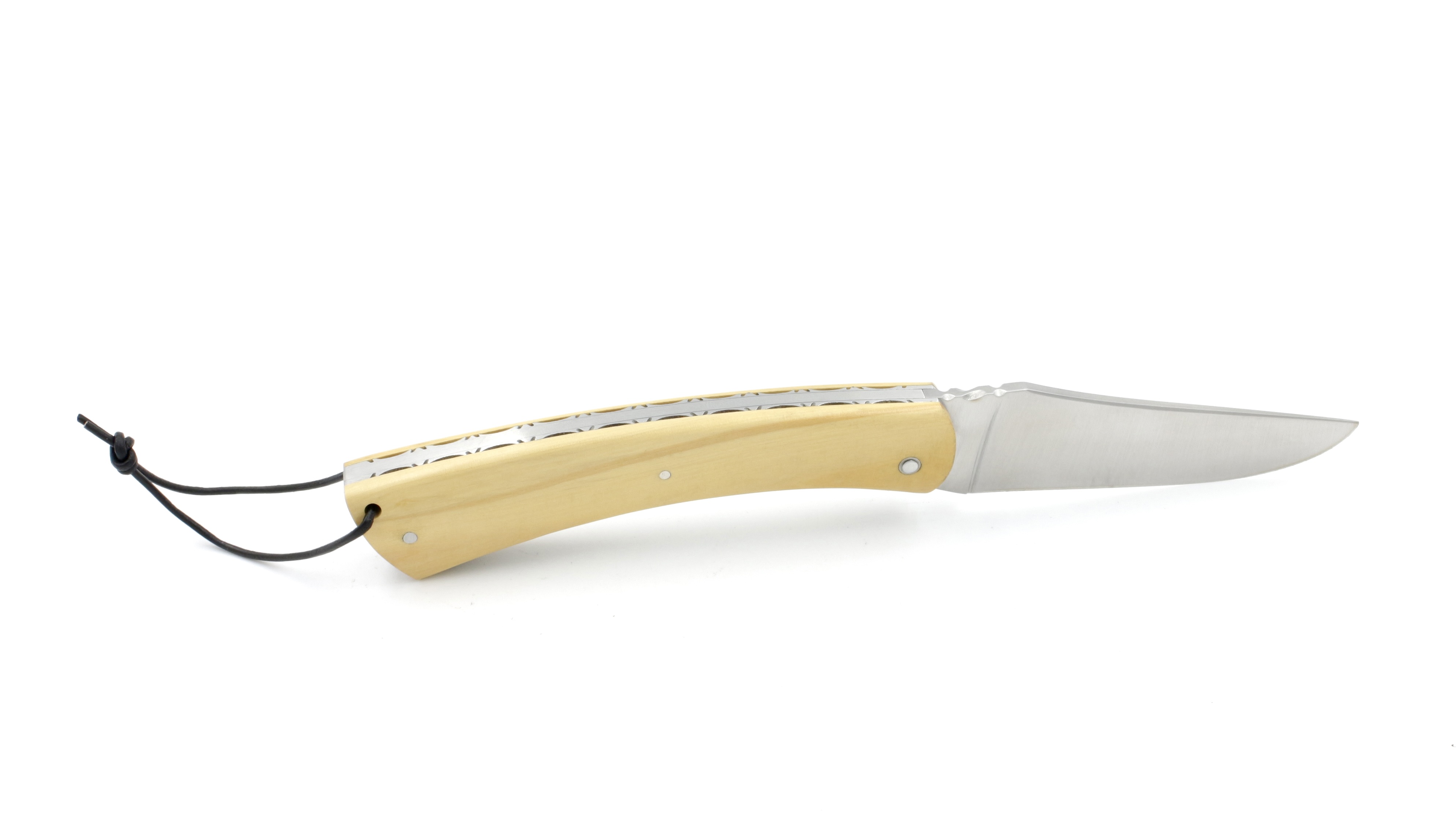 Laguiole en Aubrac Le CAMEMBERT guillochiert Buchsbaum