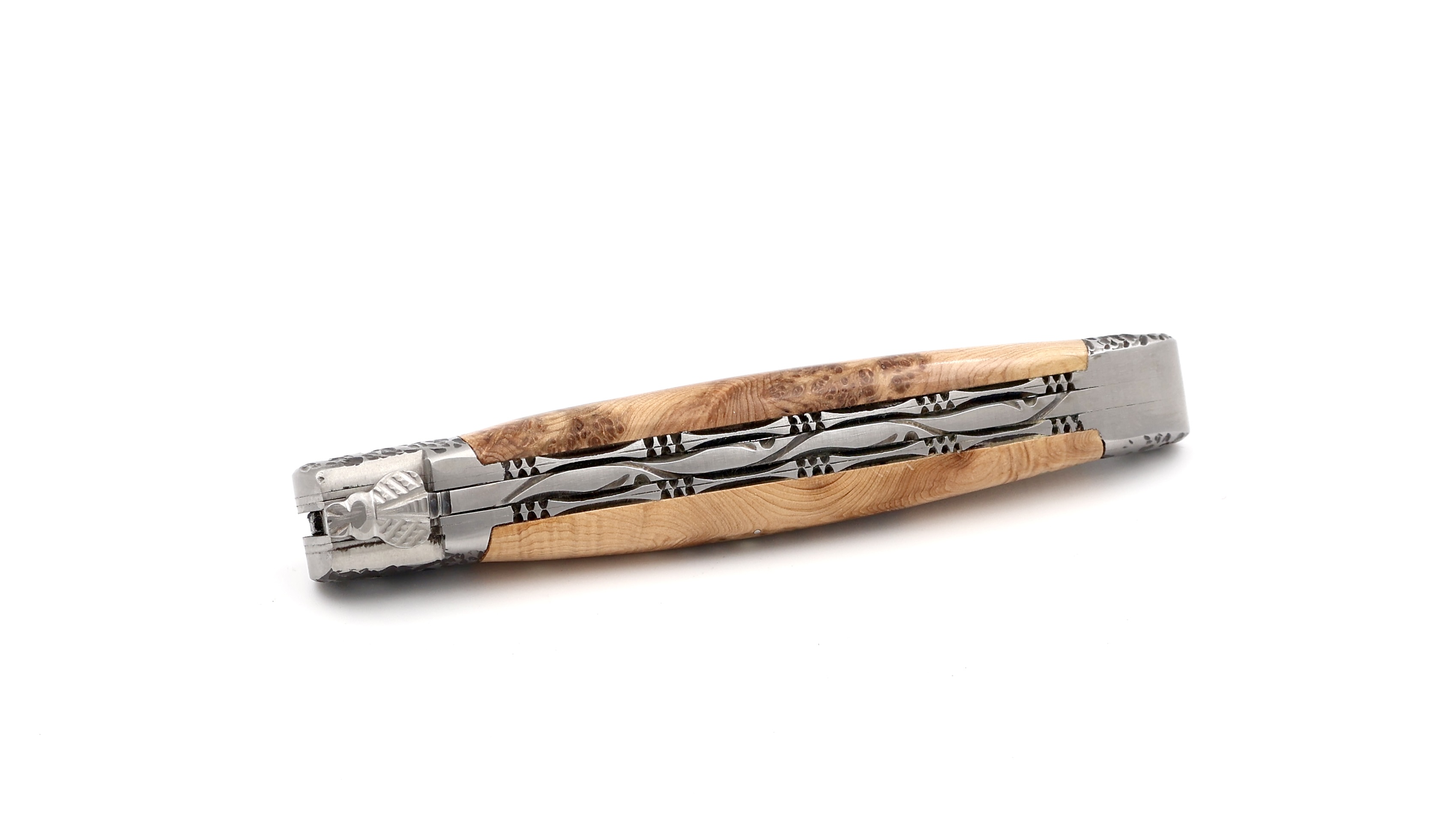 Laguiole en Aubrac double plate knife Brut de Forge hammered bolsters juniper 12 cm (2)