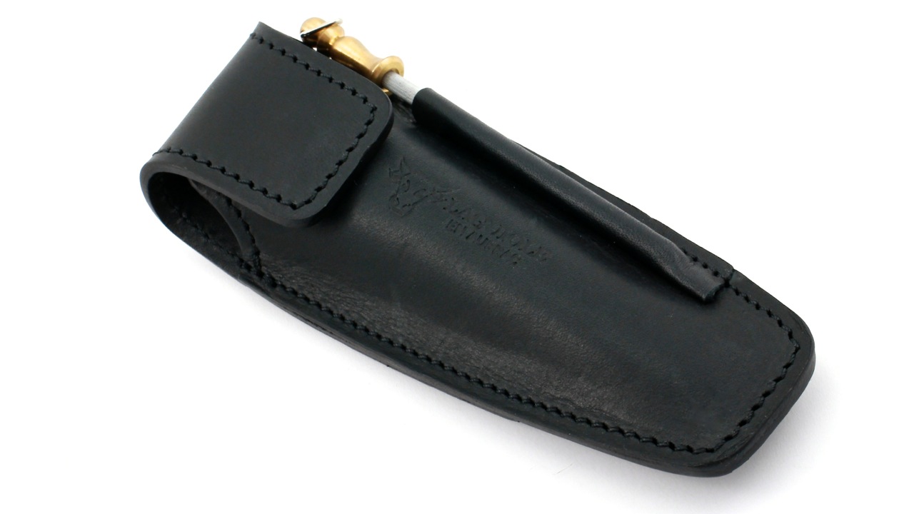 Laguiole en Aubrac MAYA leather case for the beld with sharpener 12 cm