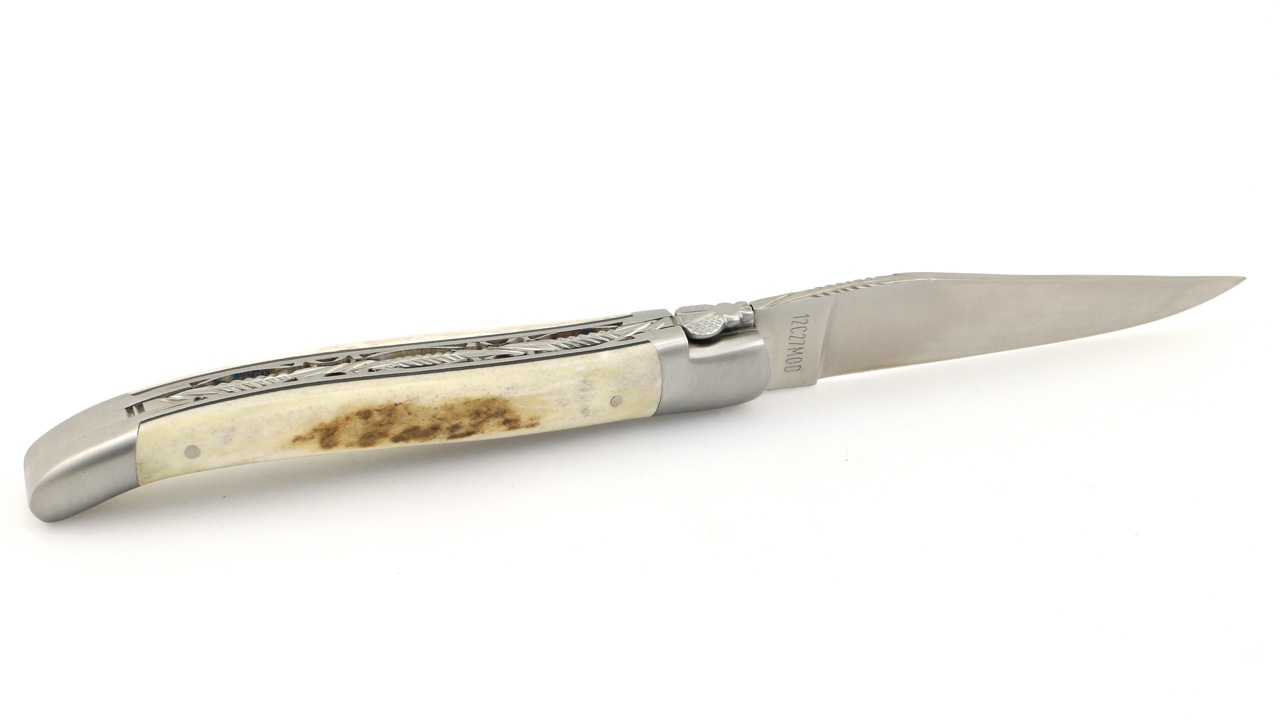 Laguiole en Aubrac doubleplate knife stag horn 12 cm