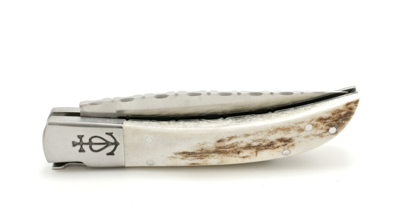 Le Camarguais knife stag horn with chiseled plates and blade 12 cm