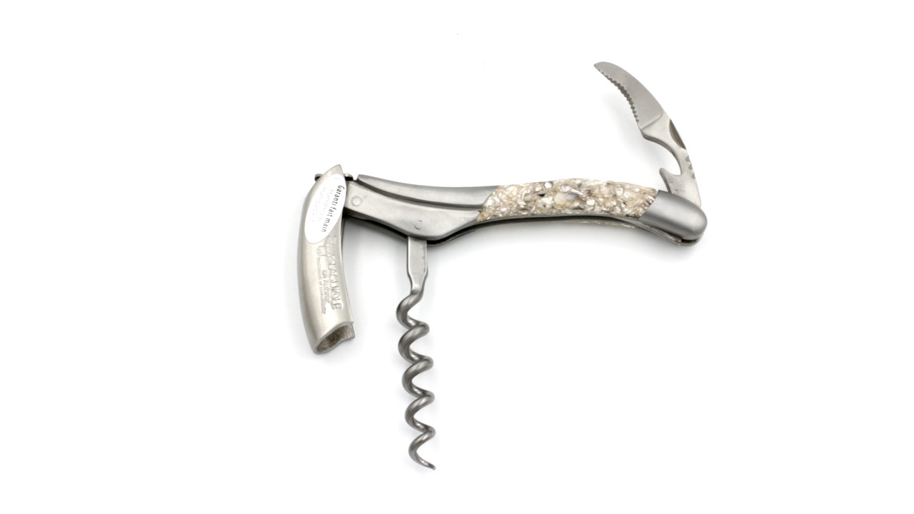 IMG_3250 Laguiole en Aubrac Laguiole Sommelier knife oyster shells