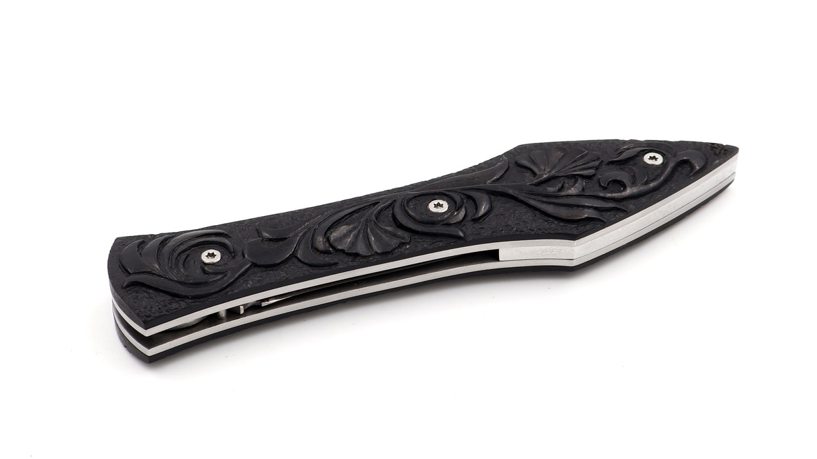 Laraud Blades L’Oegopsyde handcarved eboyy