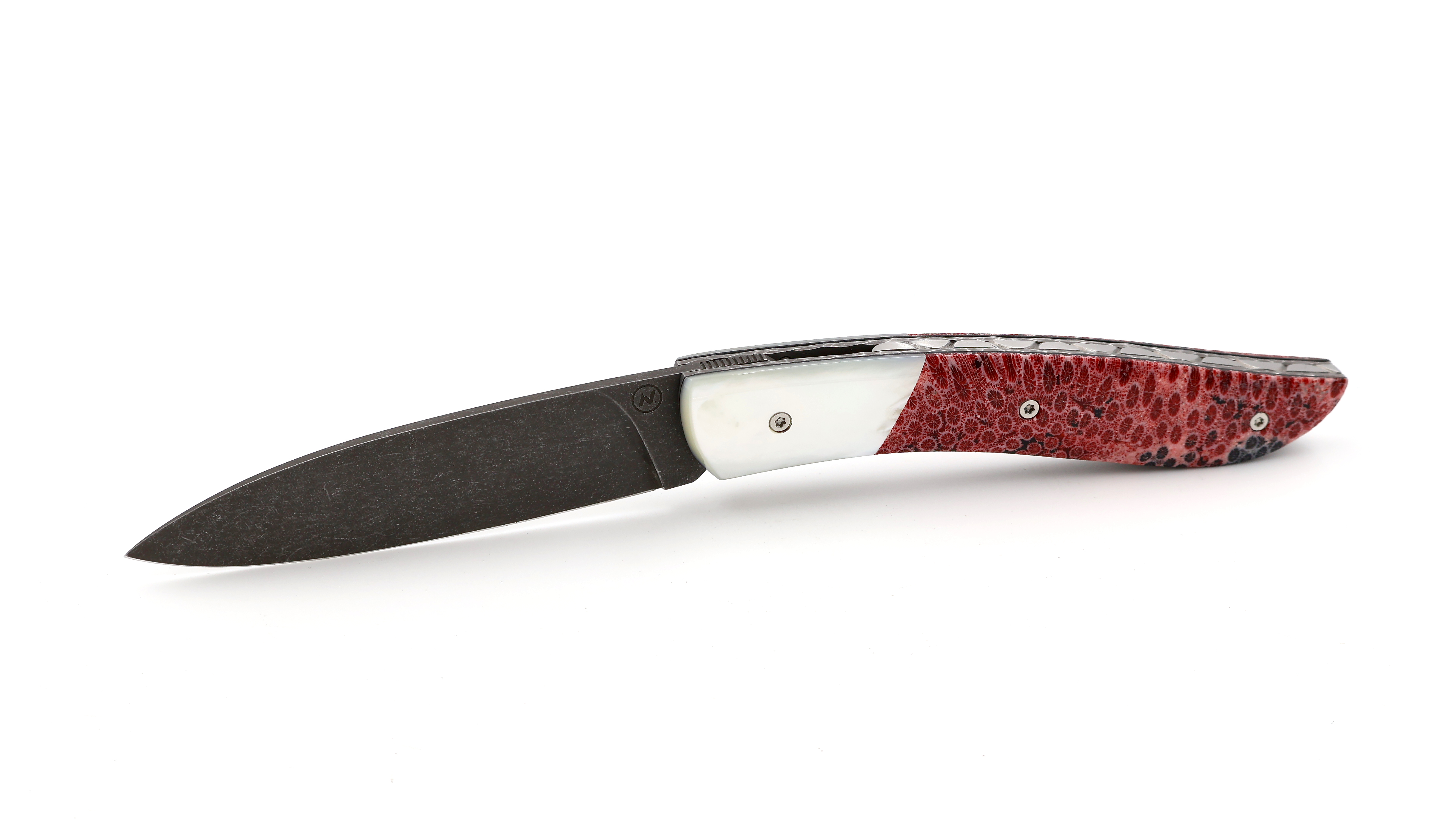 Atelier NÉVÉ Tim Bernard mother of pearl and coral stonewashed blade