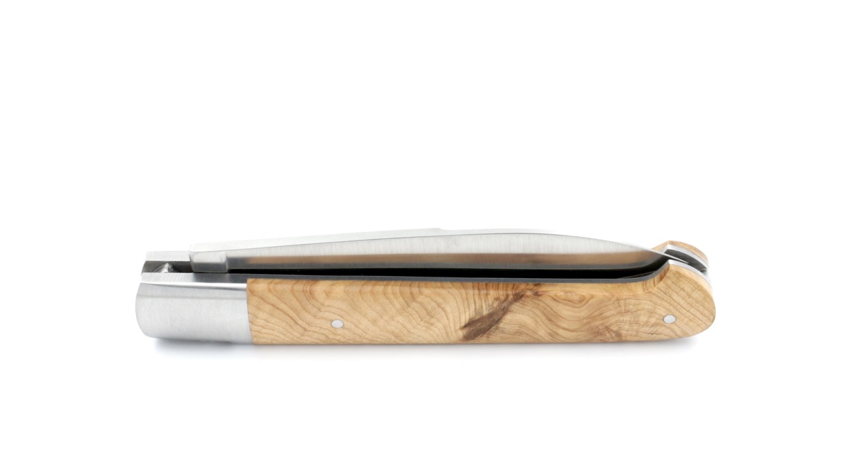 Sauveterre knife chiseled juniper