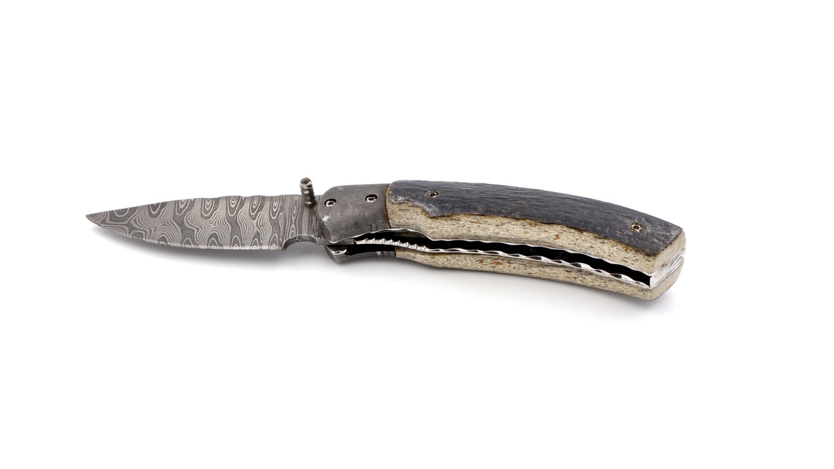 Olivier Moretti Linerlock Taschenmesser Mammutknochen Damastklinge
